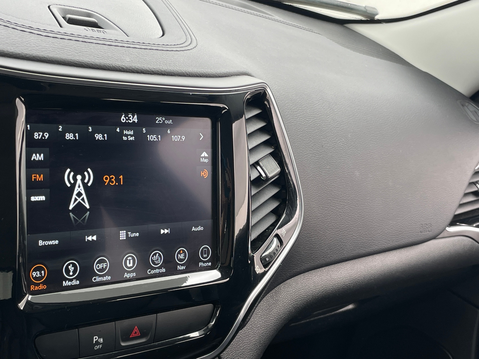 Thumbnail: 2019 Jeep Cherokee - 3