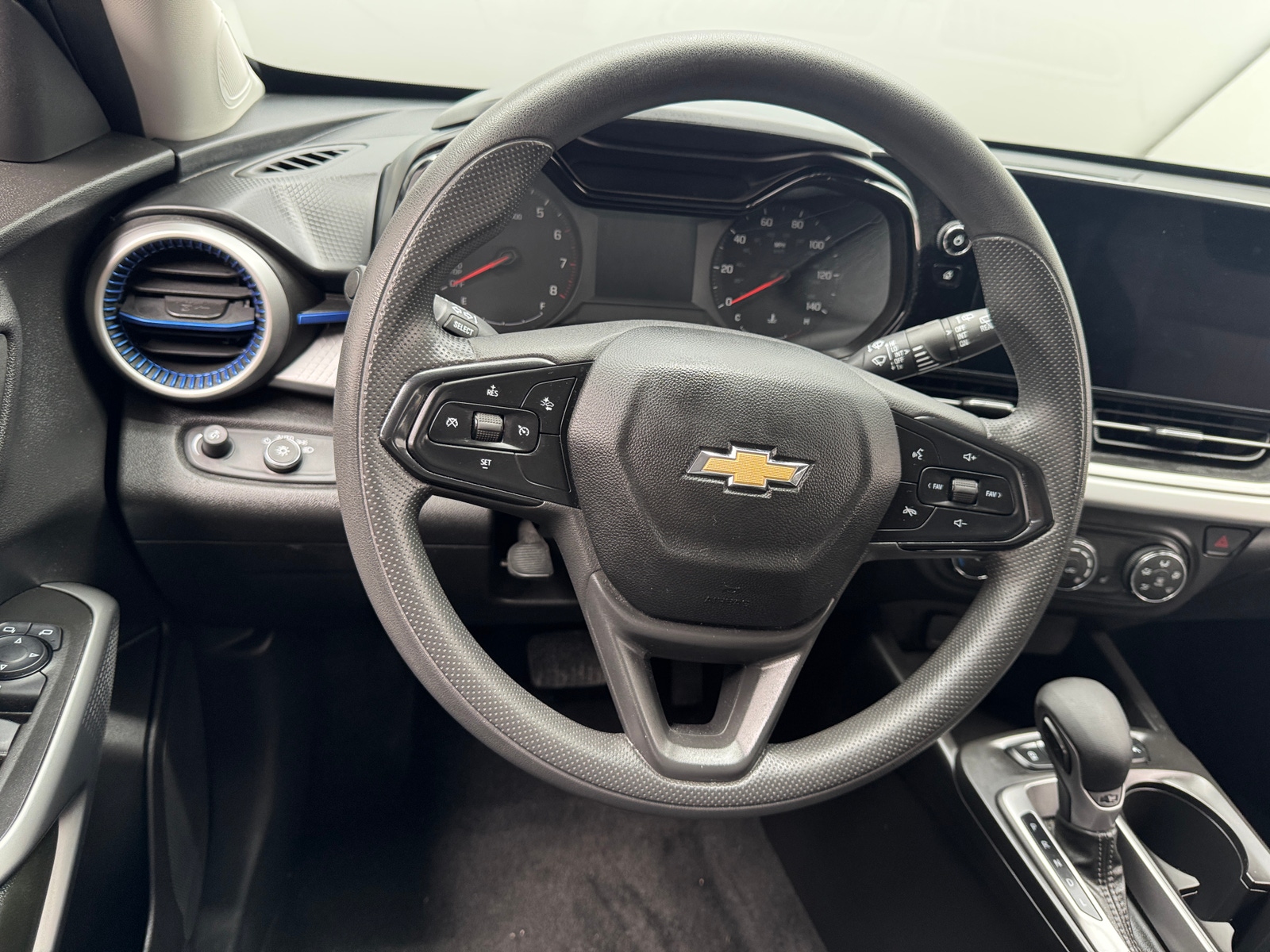 Thumbnail: 2024 Chevrolet Trax - 5