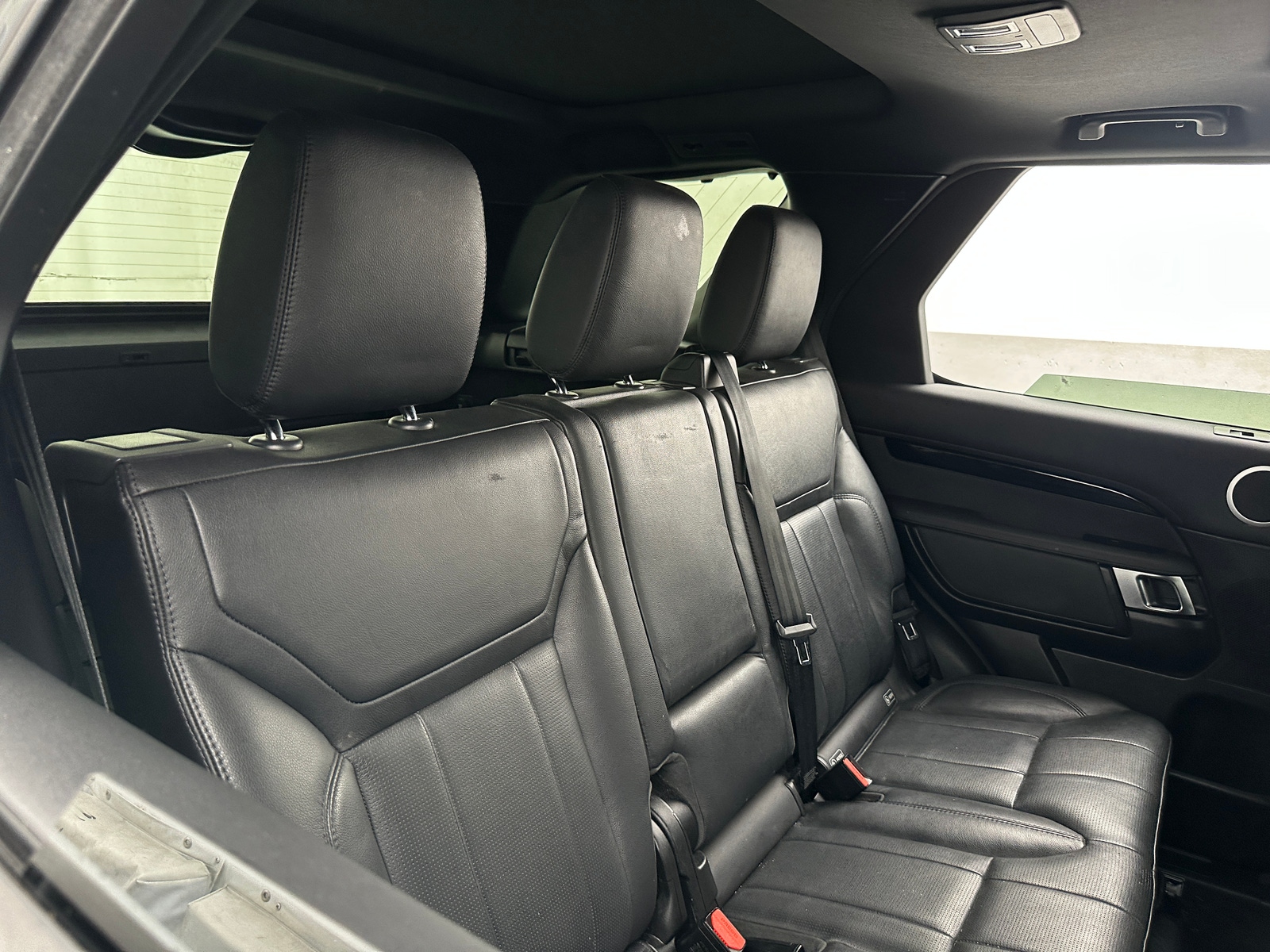 Thumbnail: 2020 Land Rover Discovery - 5