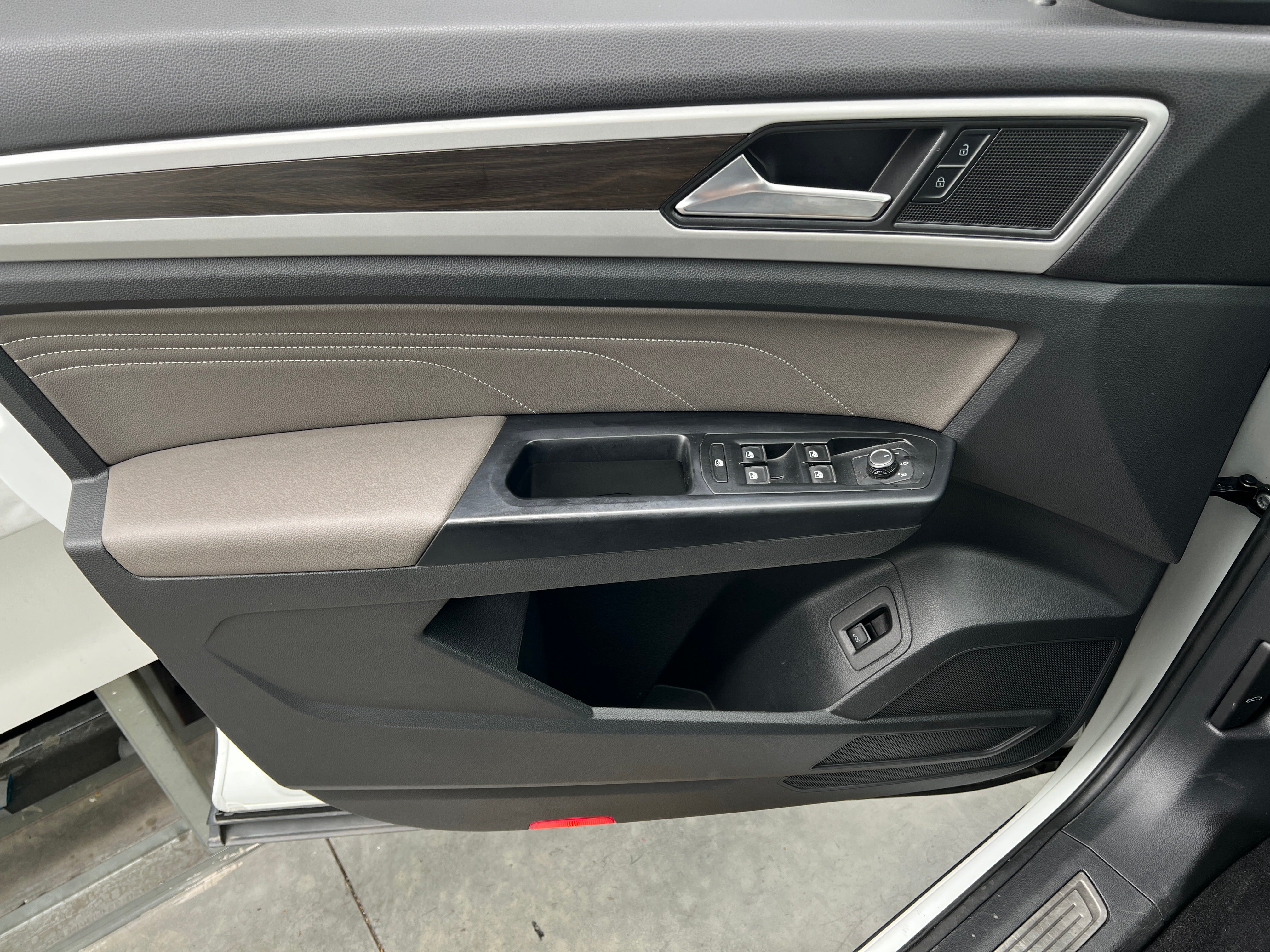 2021 Volkswagen Atlas SE w/Tech - Photo 11