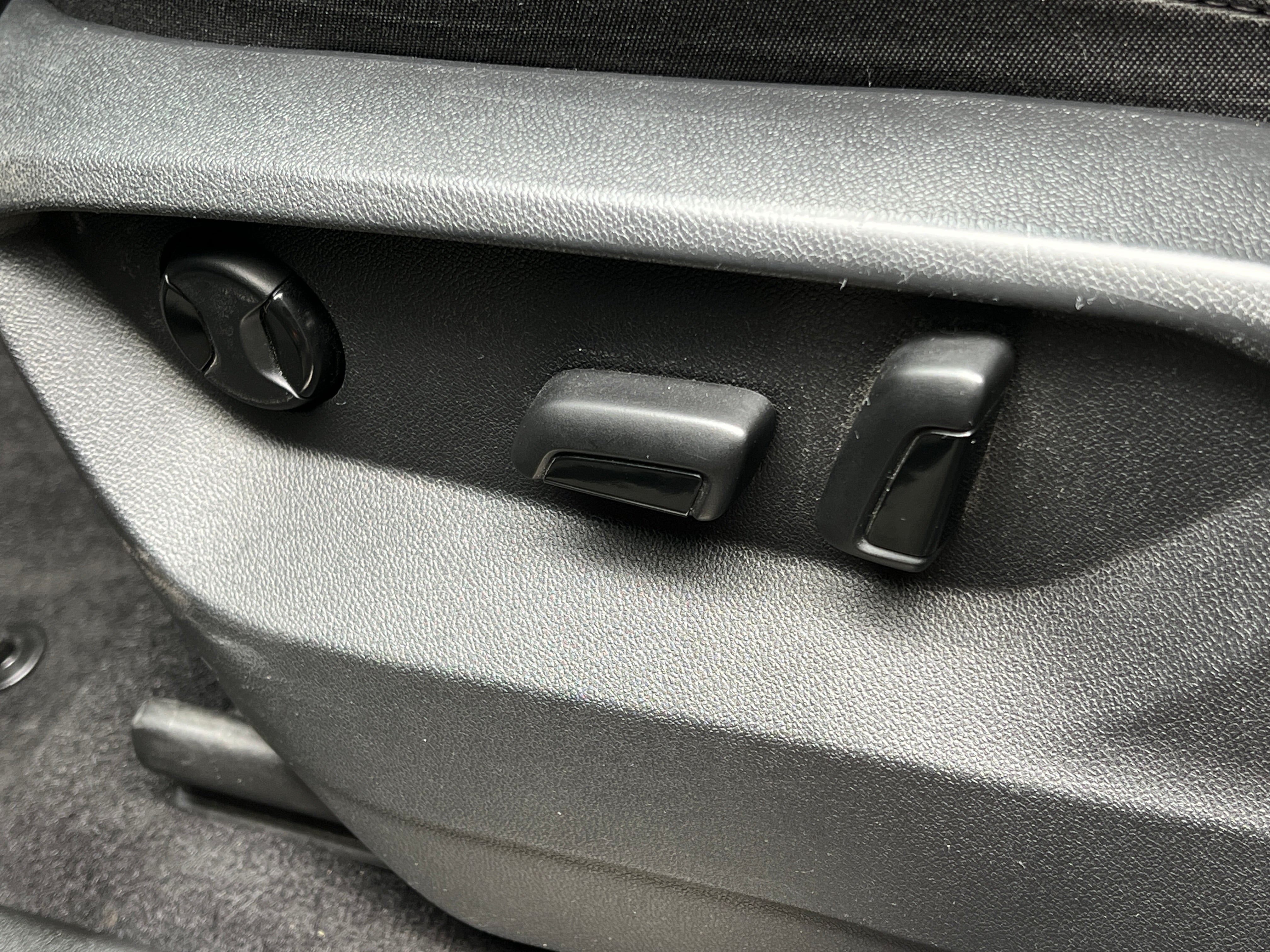 2021 Volkswagen Atlas SE w/Tech - Photo 12