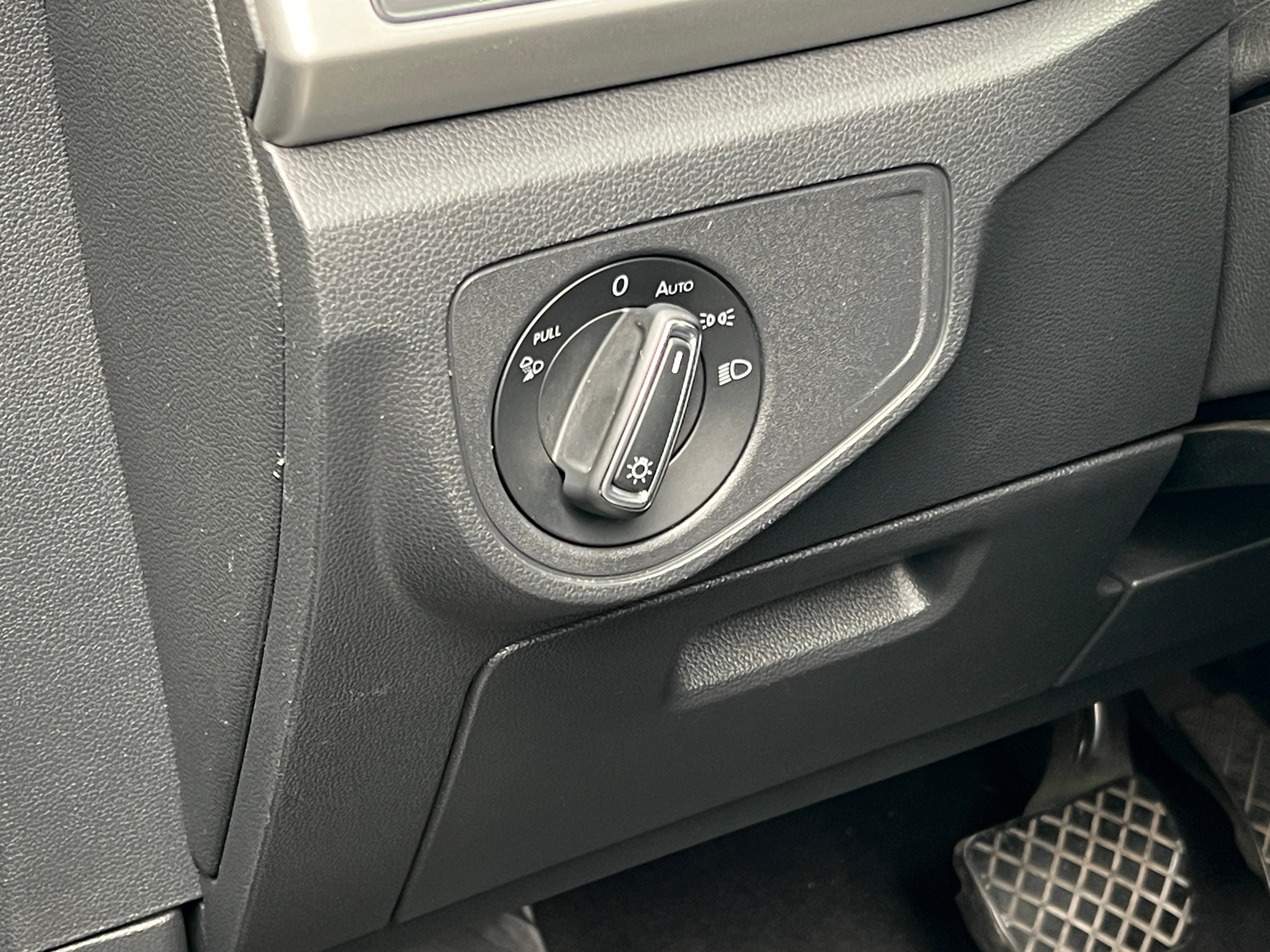 2021 Volkswagen Atlas SE w/Tech - Photo 13