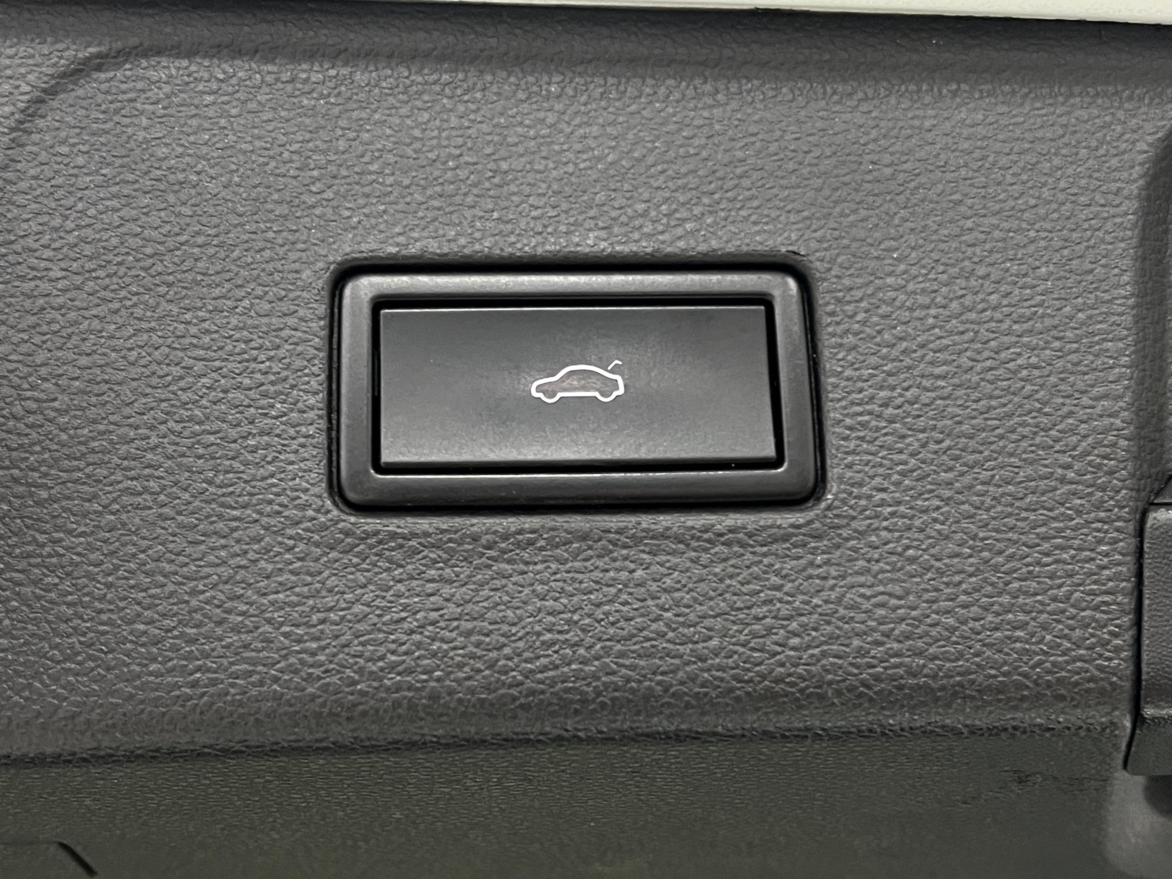 2021 Volkswagen Atlas SE w/Tech - Photo 17