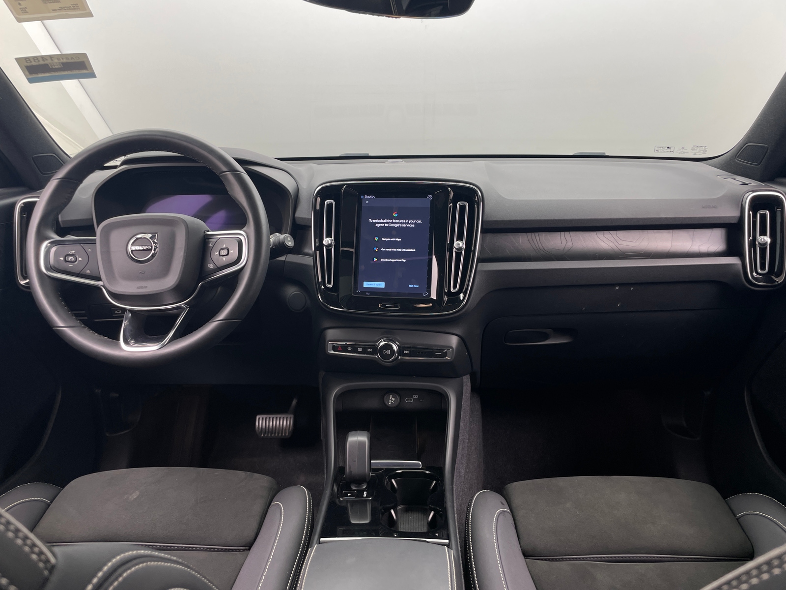 Thumbnail: 2023 Volvo XC40 - 3
