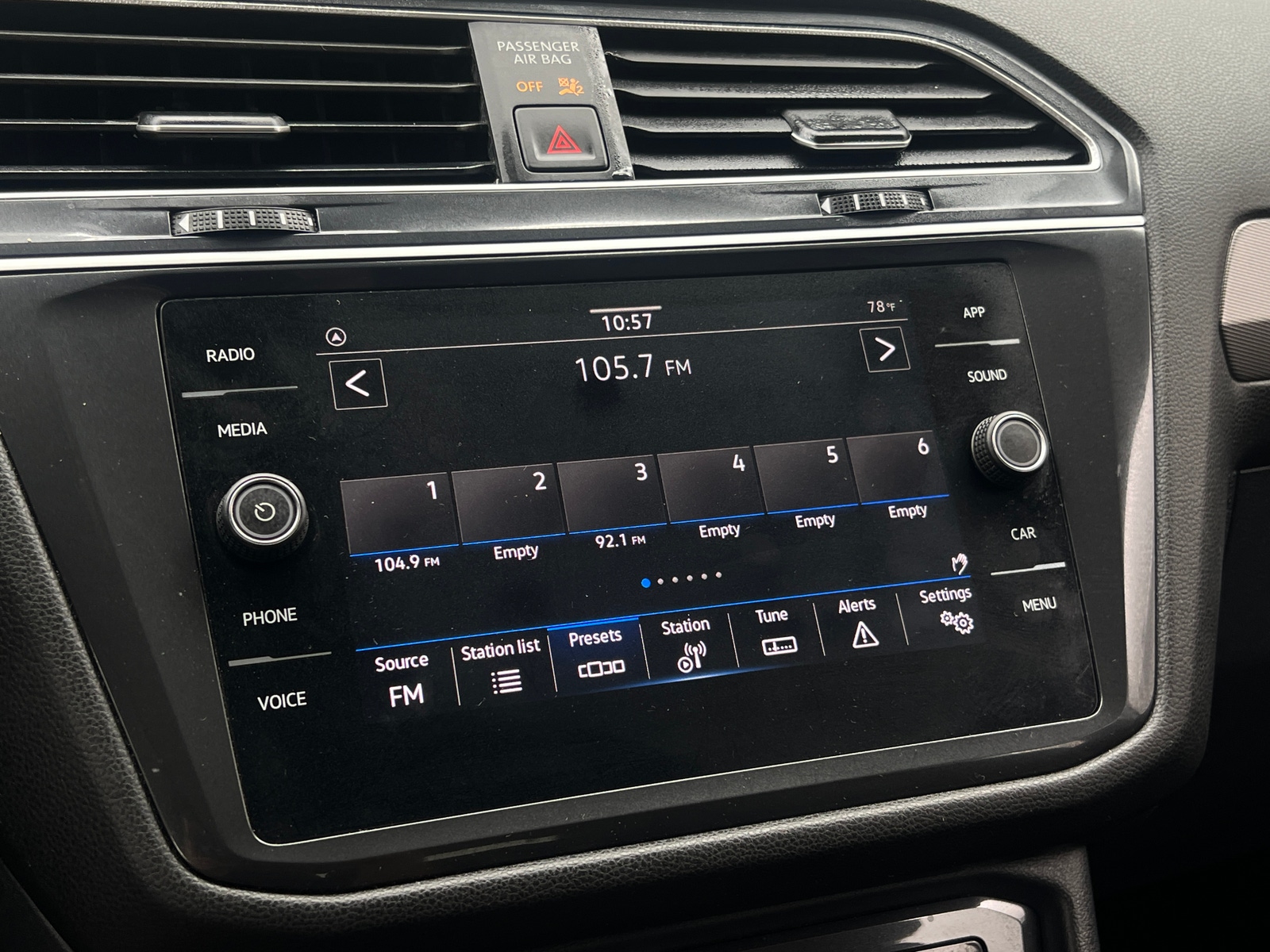 Thumbnail: 2023 Volkswagen Tiguan - 3