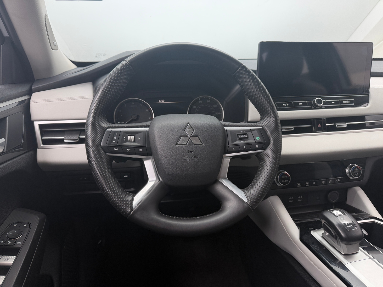 Thumbnail: 2025 Mitsubishi Outlander - 4