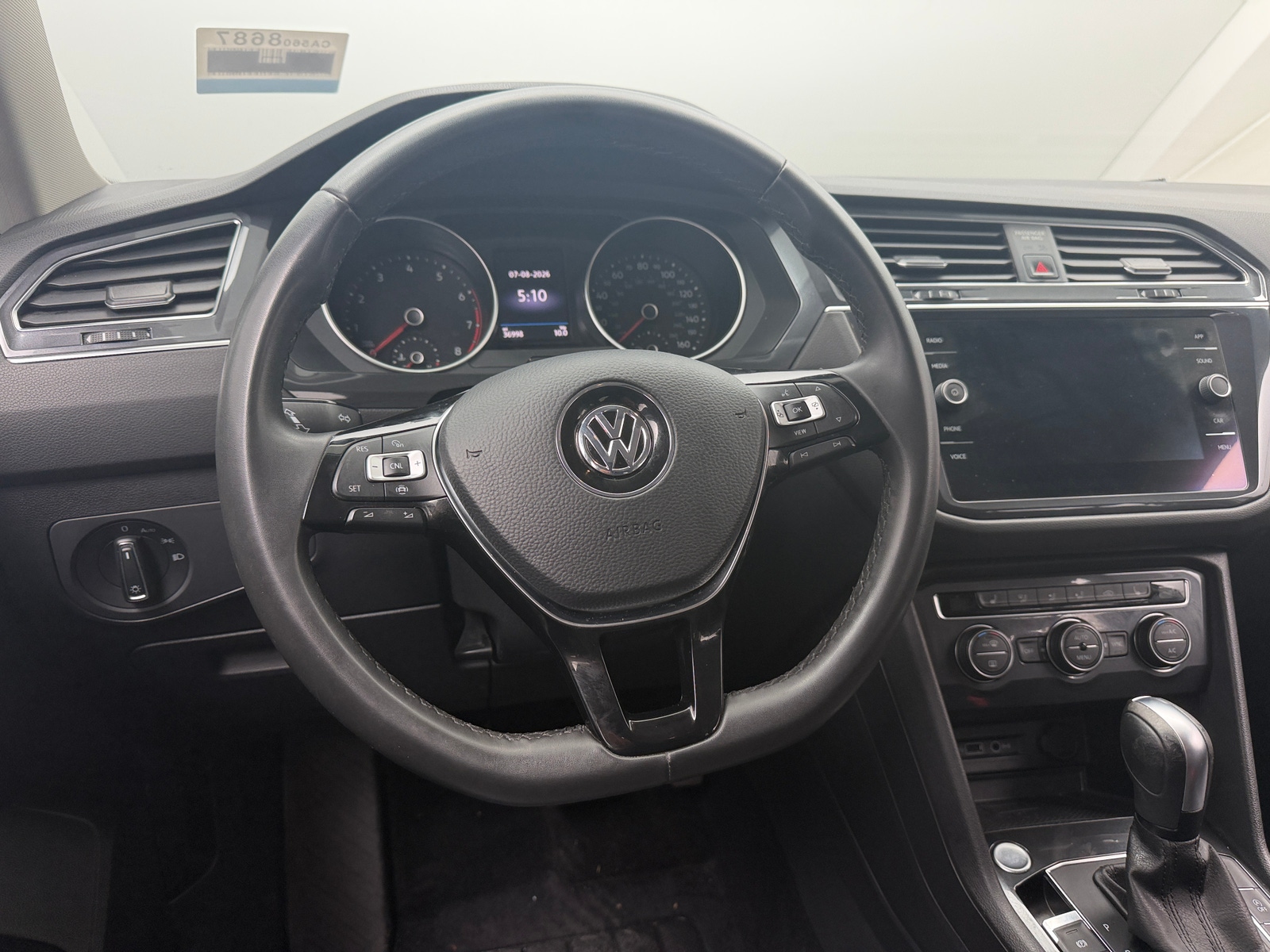 Thumbnail: 2020 Volkswagen Tiguan - 4