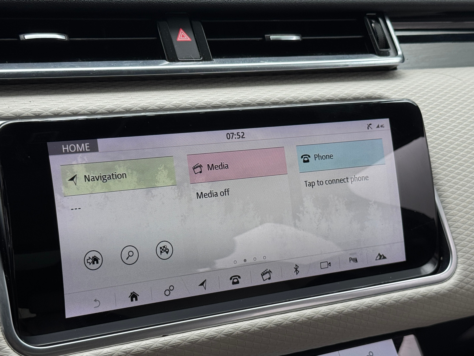 Thumbnail: 2020 Land Rover Range Rover Velar - 3