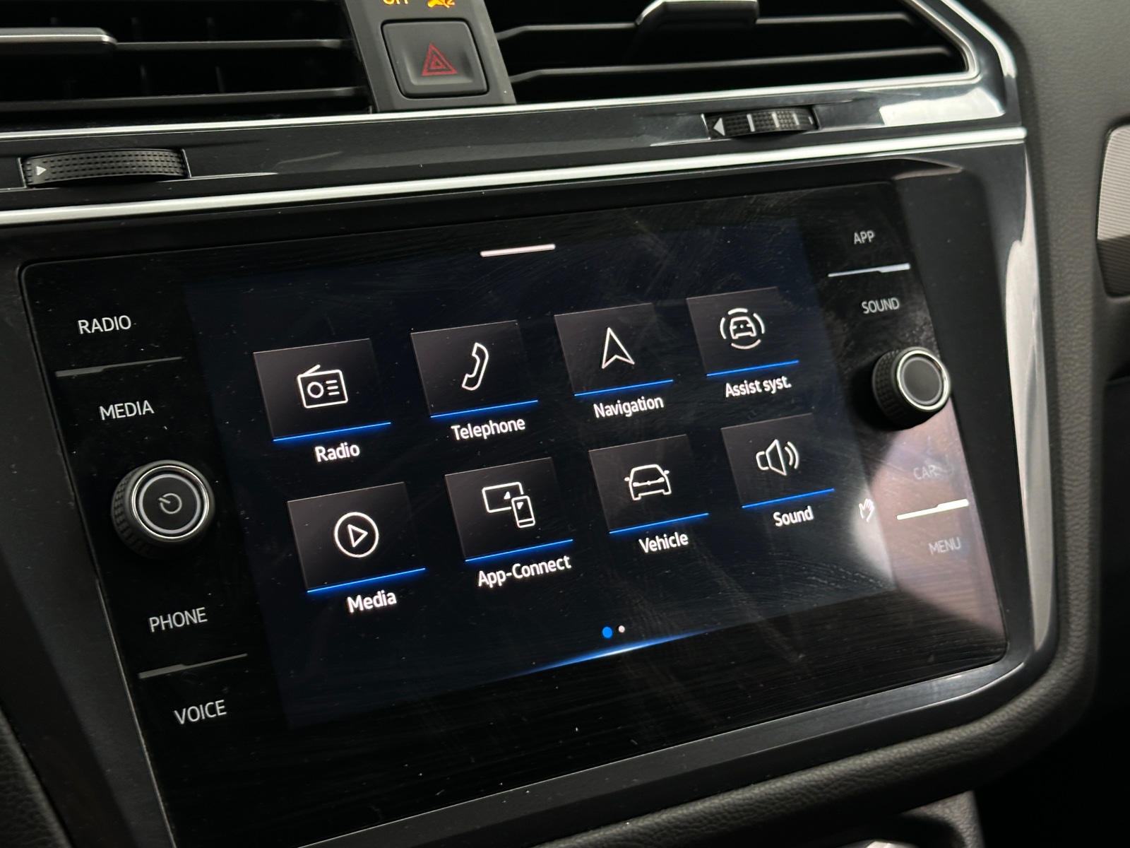 Thumbnail: 2024 Volkswagen Tiguan - 3
