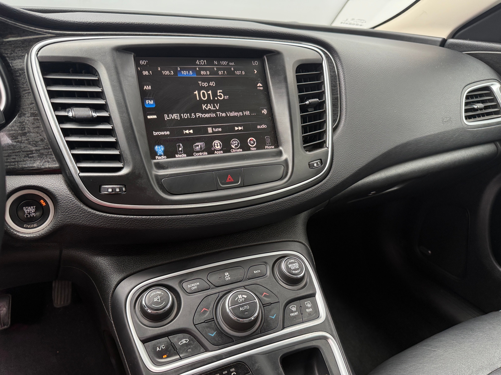 Thumbnail: 2015 Chrysler 200 - 3