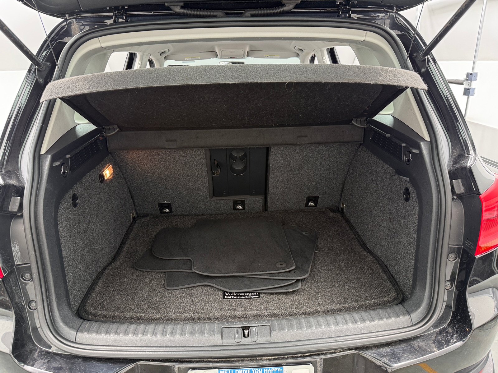 Thumbnail: 2015 Volkswagen Tiguan - 7