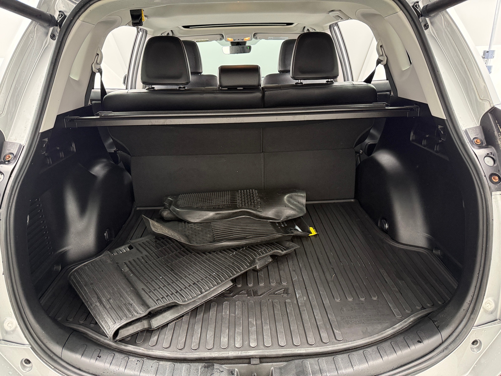 Thumbnail: 2017 Toyota RAV4 - 6