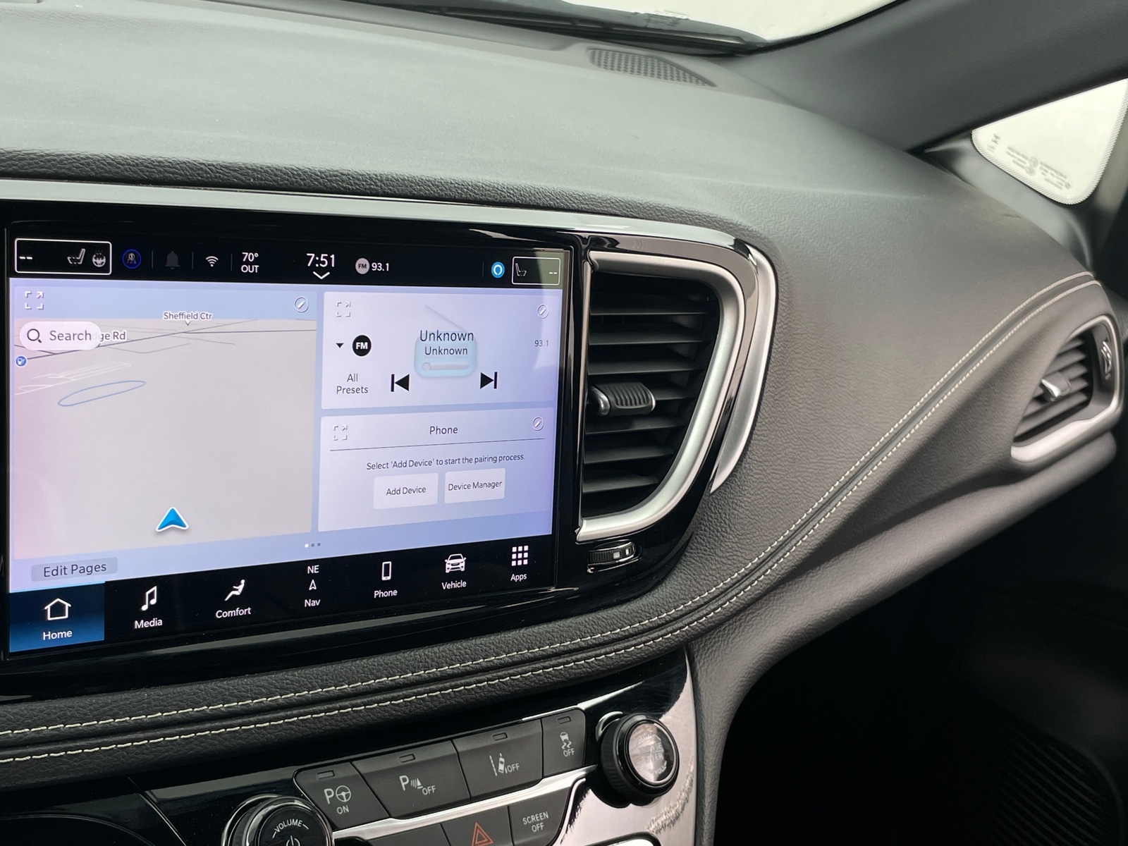 Thumbnail: 2024 Chrysler Pacifica - 3