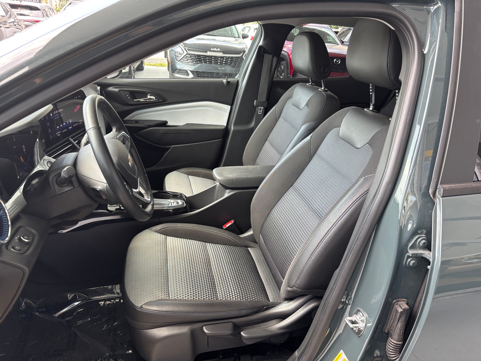 Thumbnail: 2025 Chevrolet Trax - 2