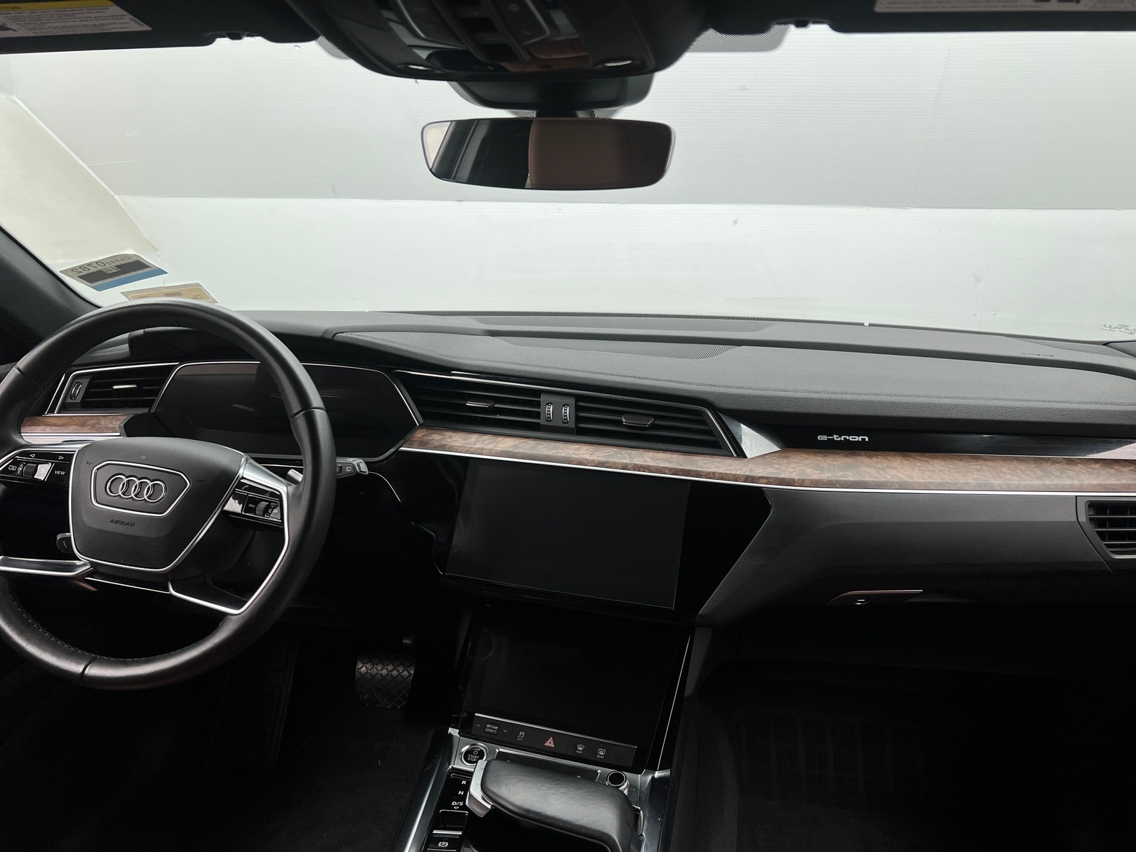 Thumbnail: 2022 Audi e-tron - 2