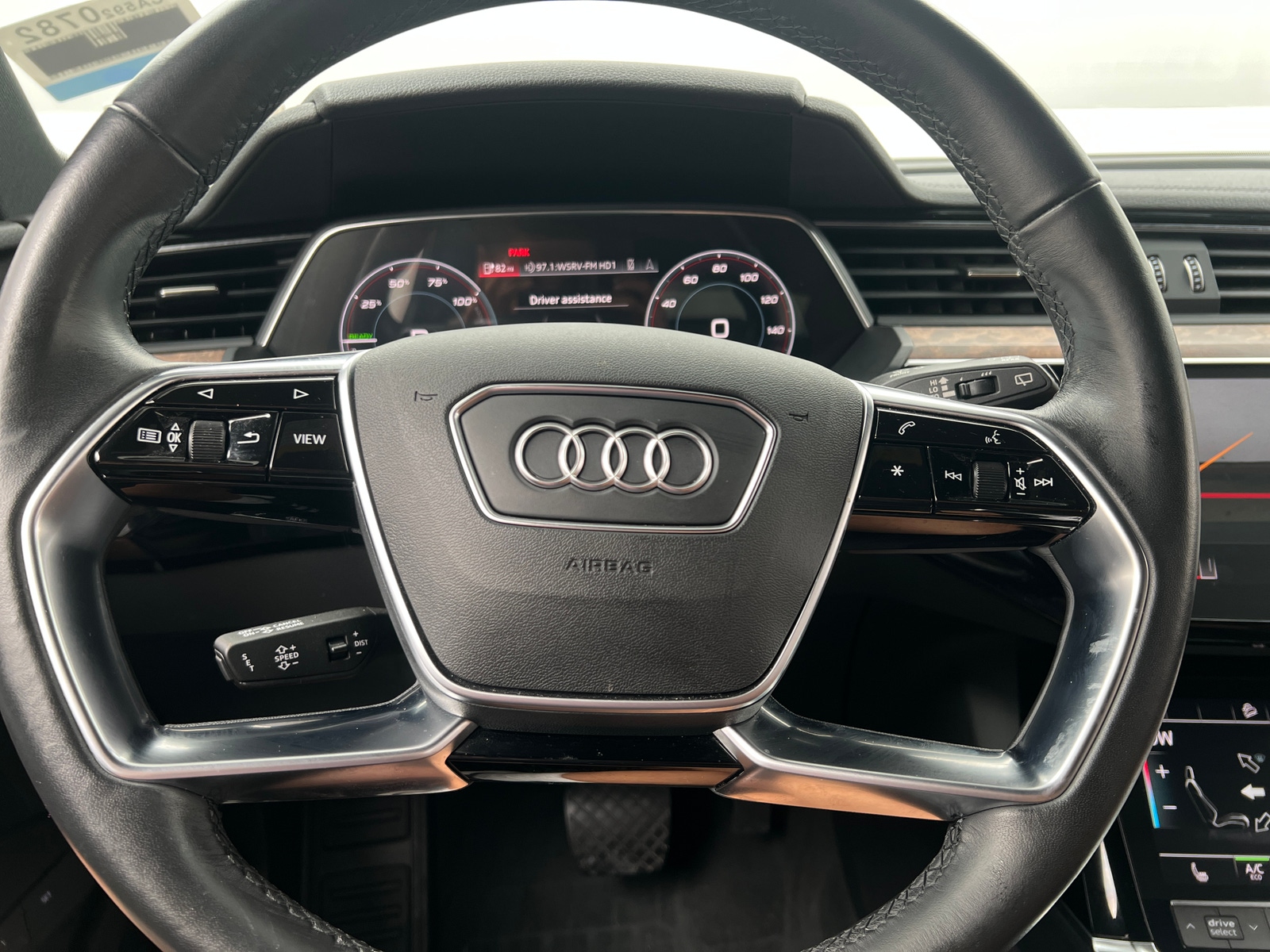 Thumbnail: 2022 Audi e-tron - 4