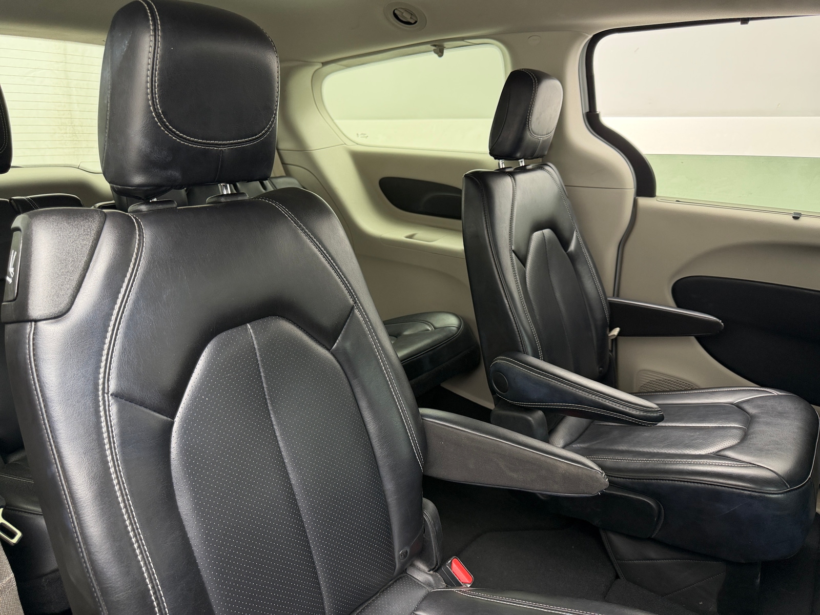 Thumbnail: 2023 Chrysler Pacifica - 6