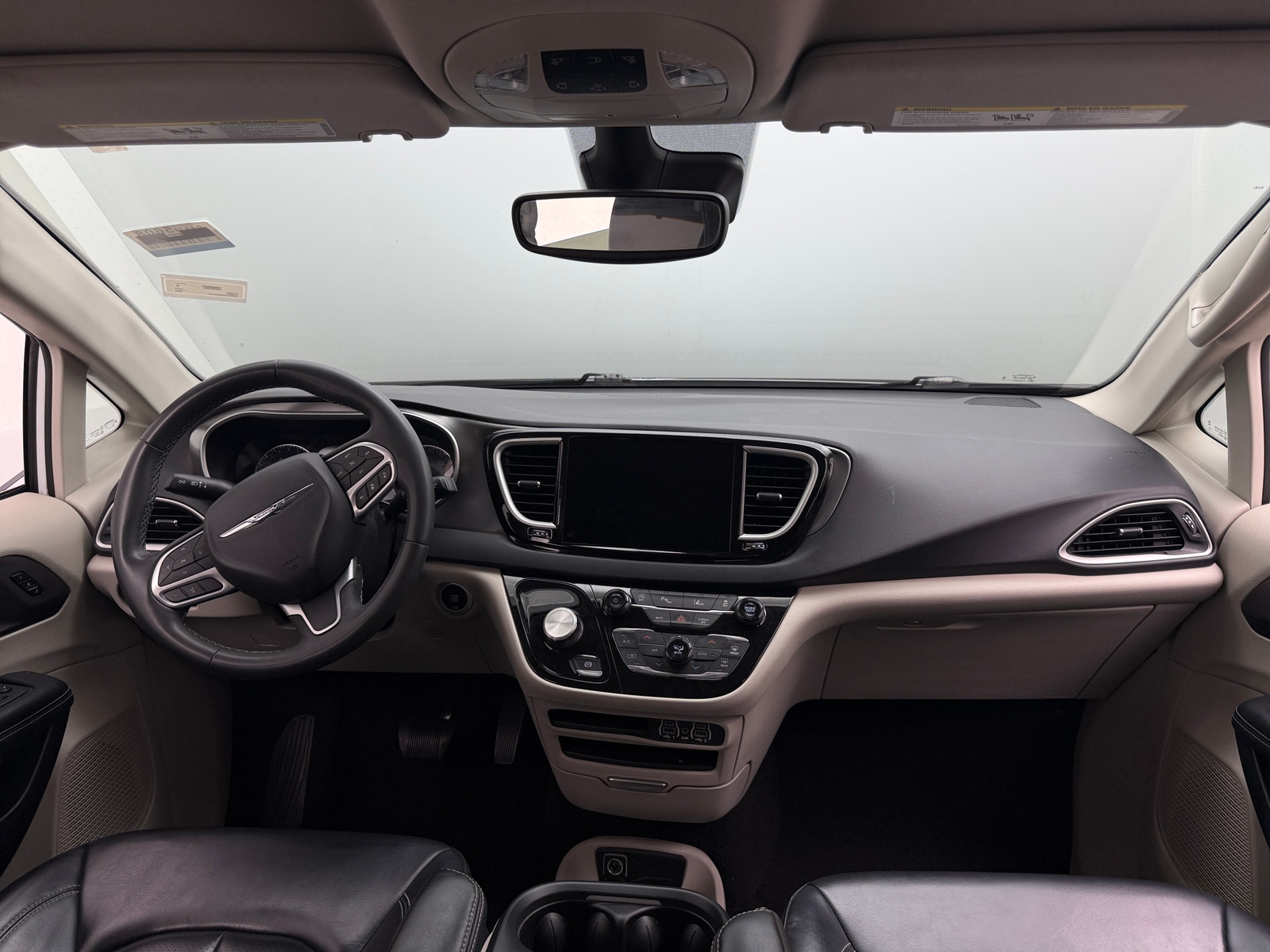 Thumbnail: 2023 Chrysler Pacifica - 3