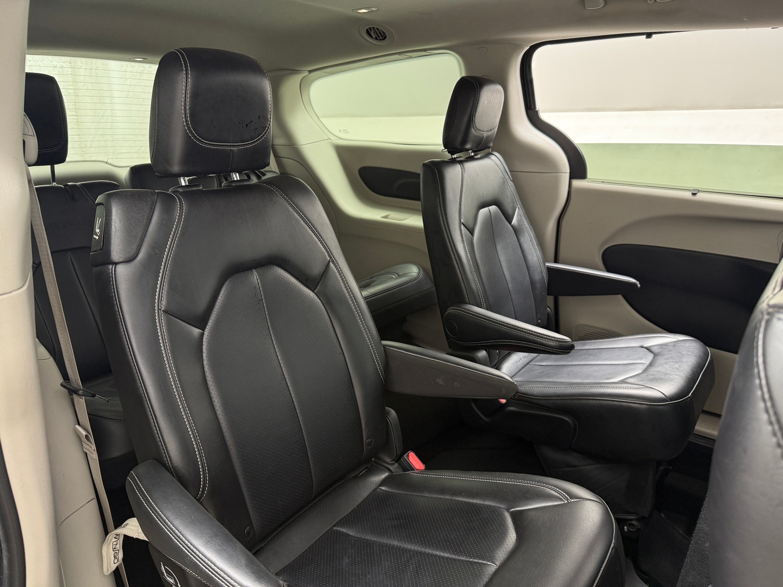Thumbnail: 2023 Chrysler Pacifica - 5