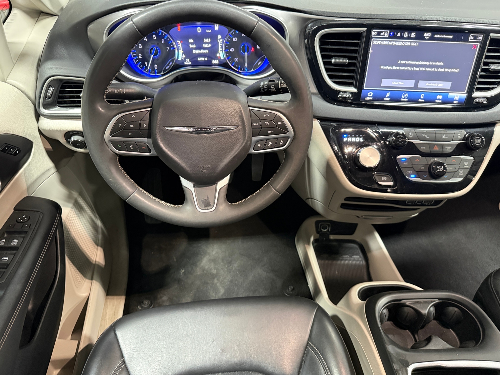 Thumbnail: 2023 Chrysler Pacifica - 4