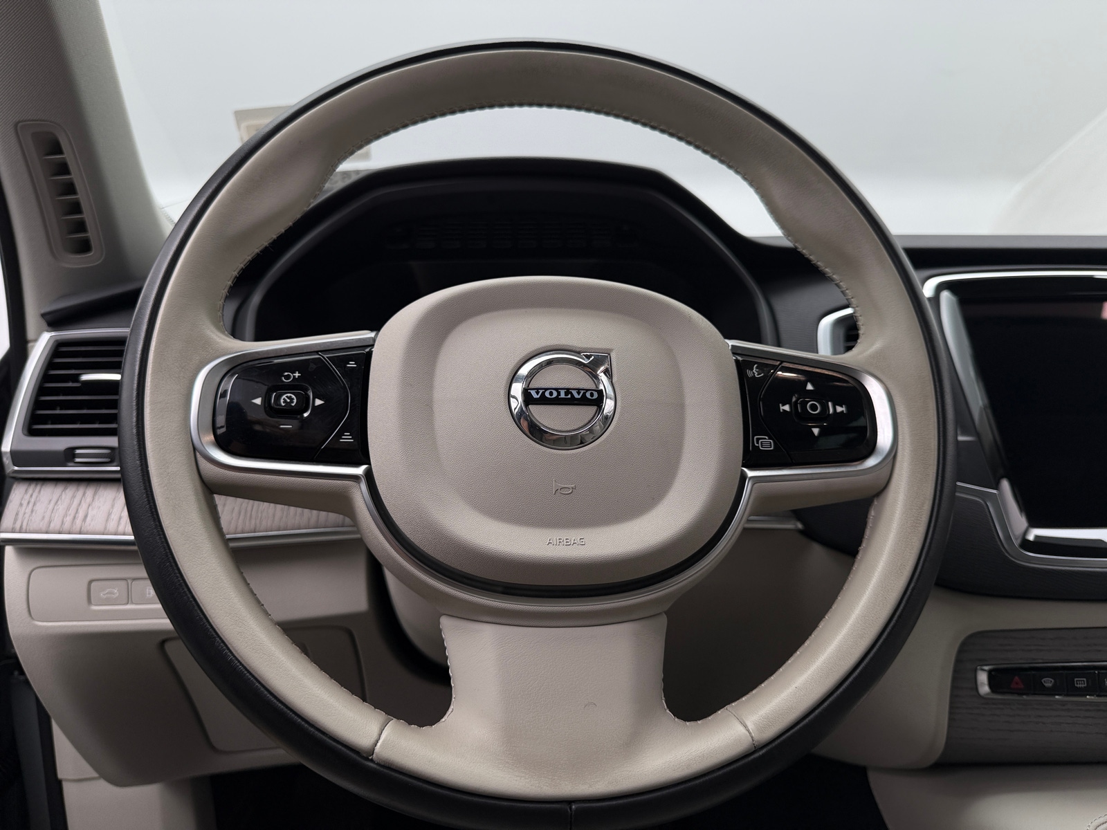Thumbnail: 2025 Volvo XC90 - 4