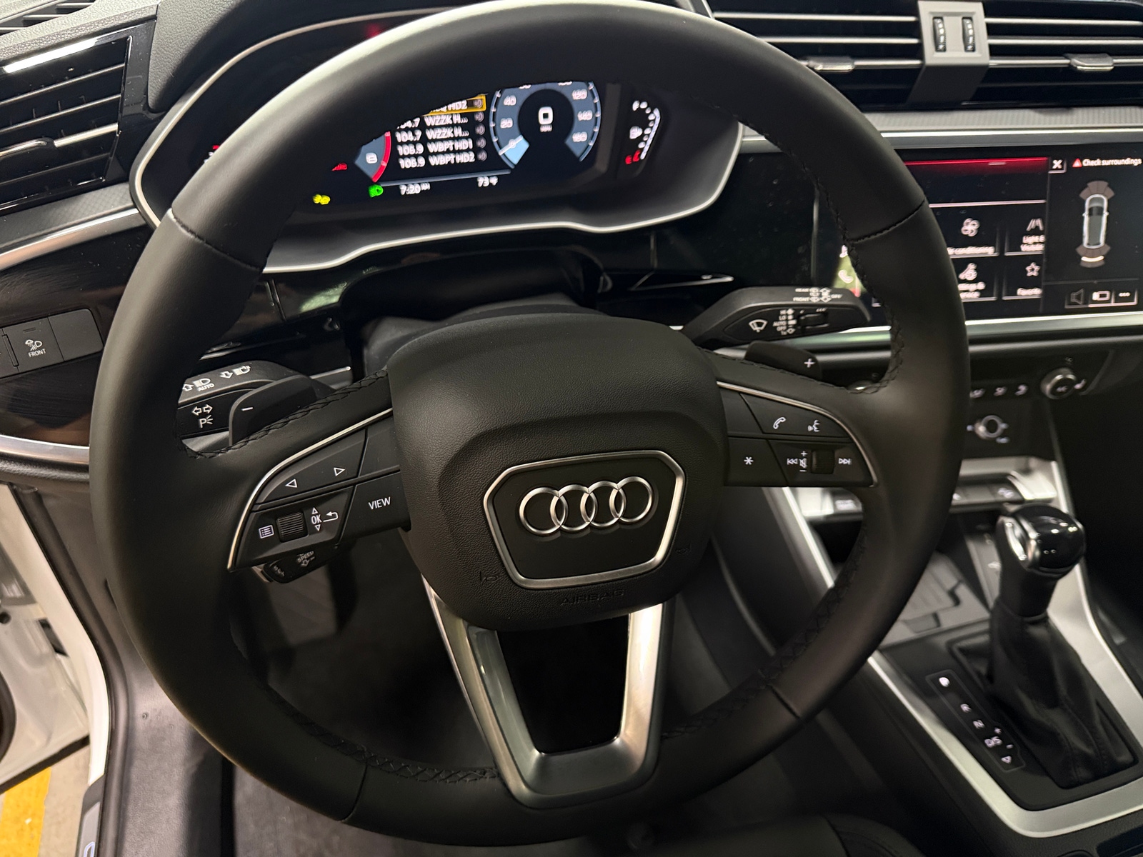 Thumbnail: 2025 Audi Q3 - 4
