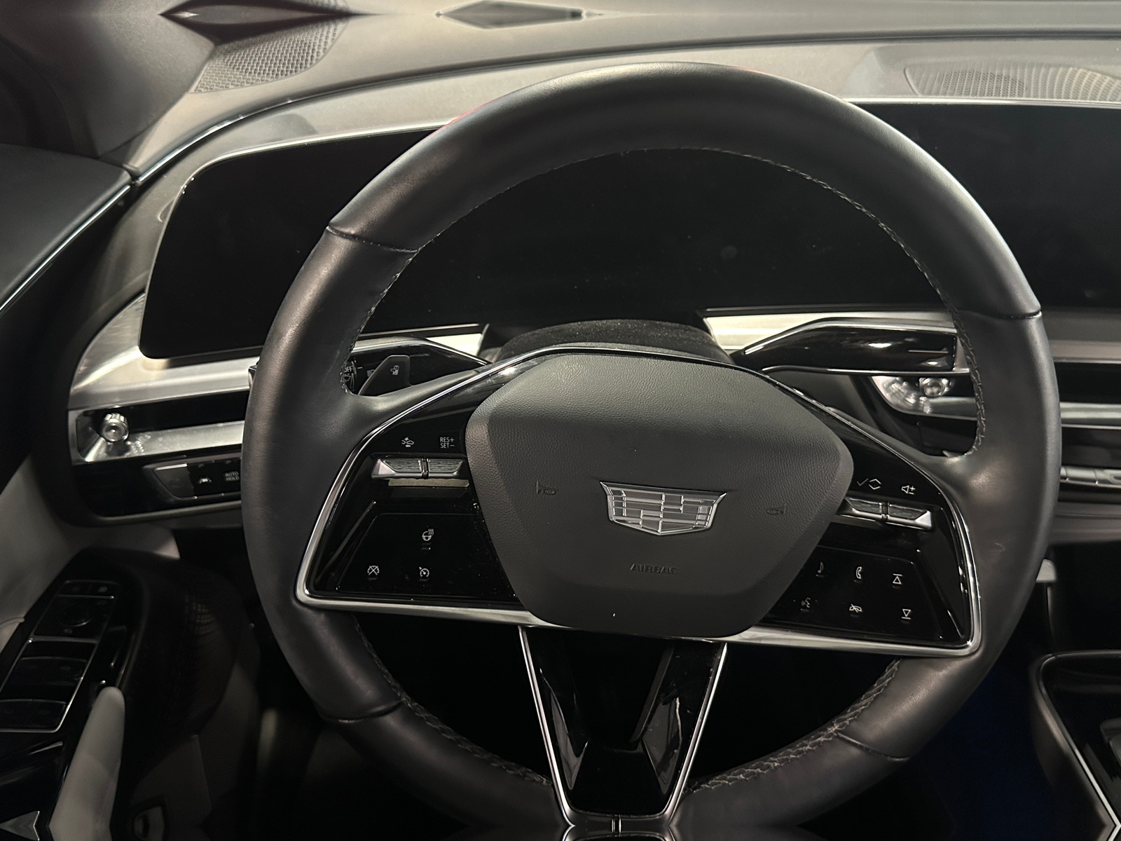 Thumbnail: 2024 Cadillac Lyriq - 5