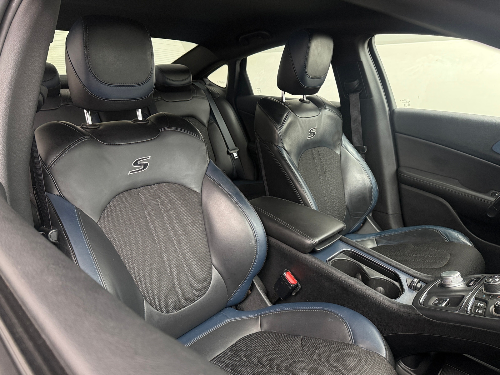 Thumbnail: 2016 Chrysler 200 - 2