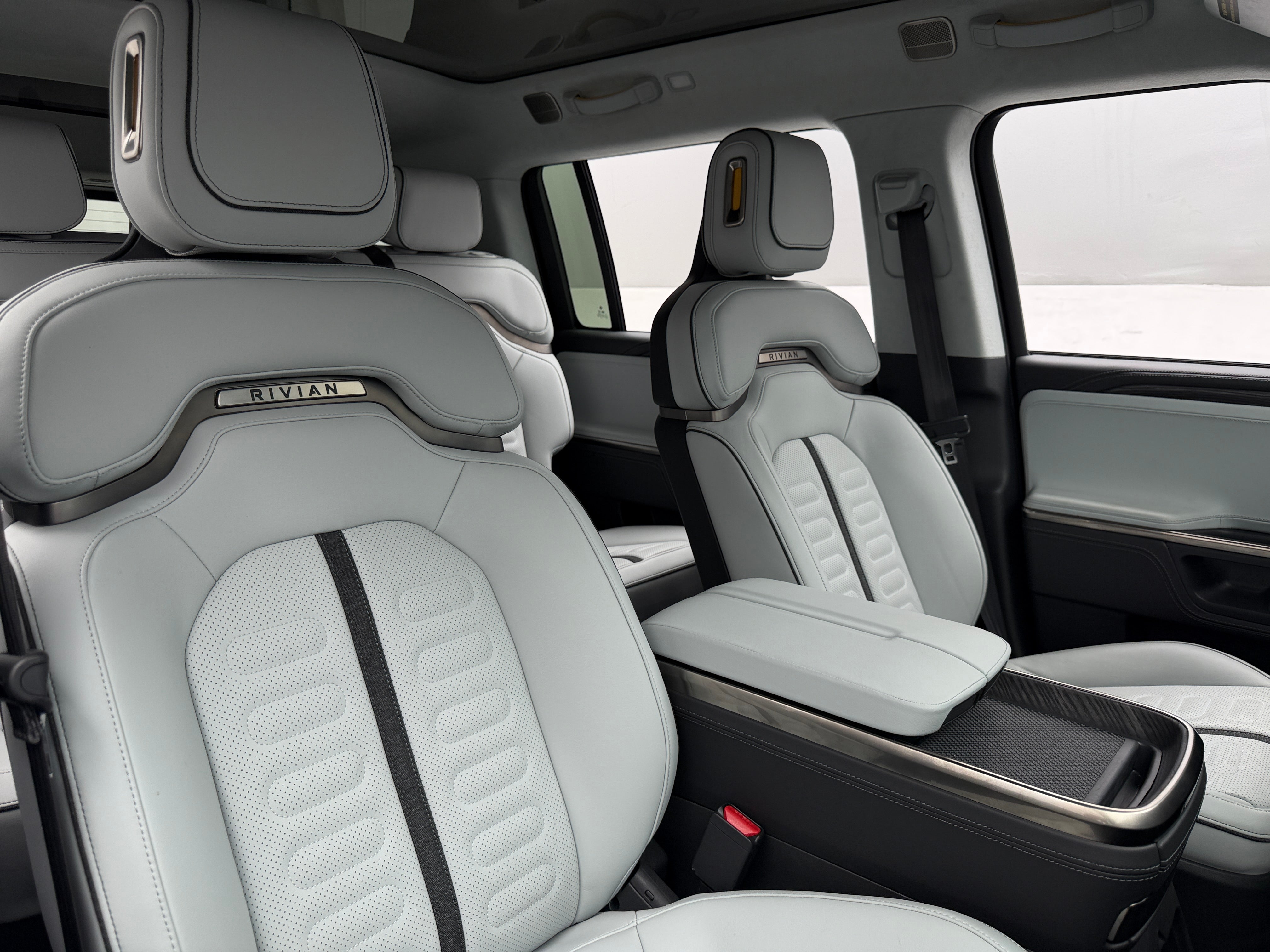 Used 2023 Rivian R1S Adventure with VIN 7PDSGABL4PN020825 for sale in Oak Creek, WI