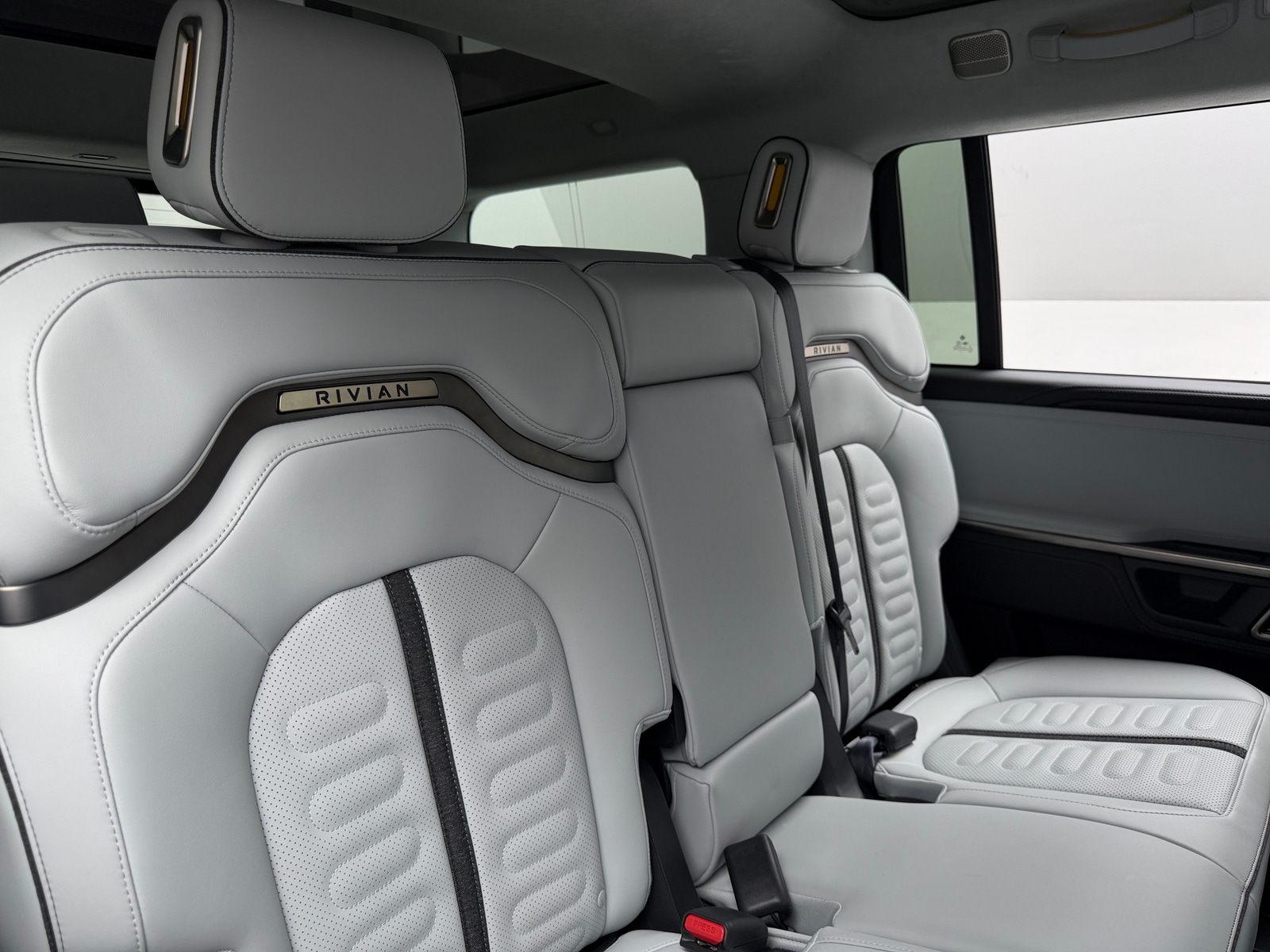 Thumbnail: 2023 Rivian R1S - 5
