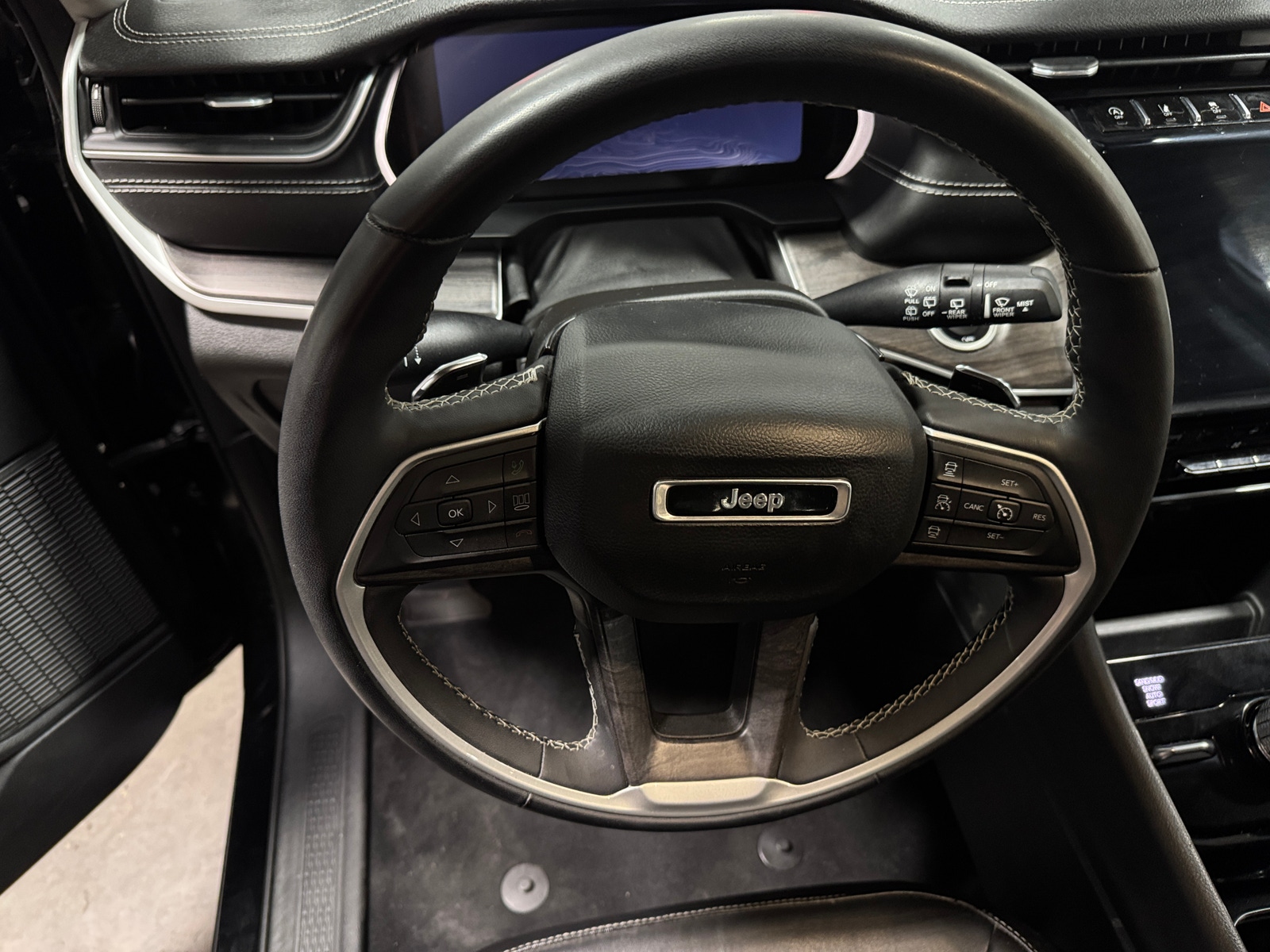 Thumbnail: 2023 Jeep Grand Cherokee - 4