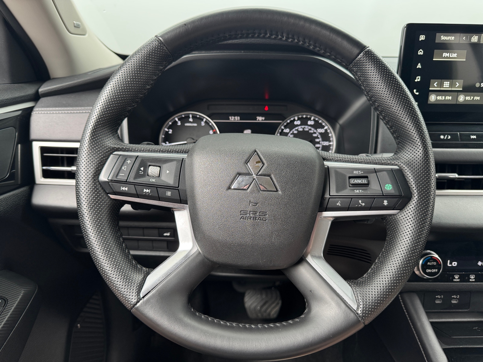 Thumbnail: 2025 Mitsubishi Outlander - 4