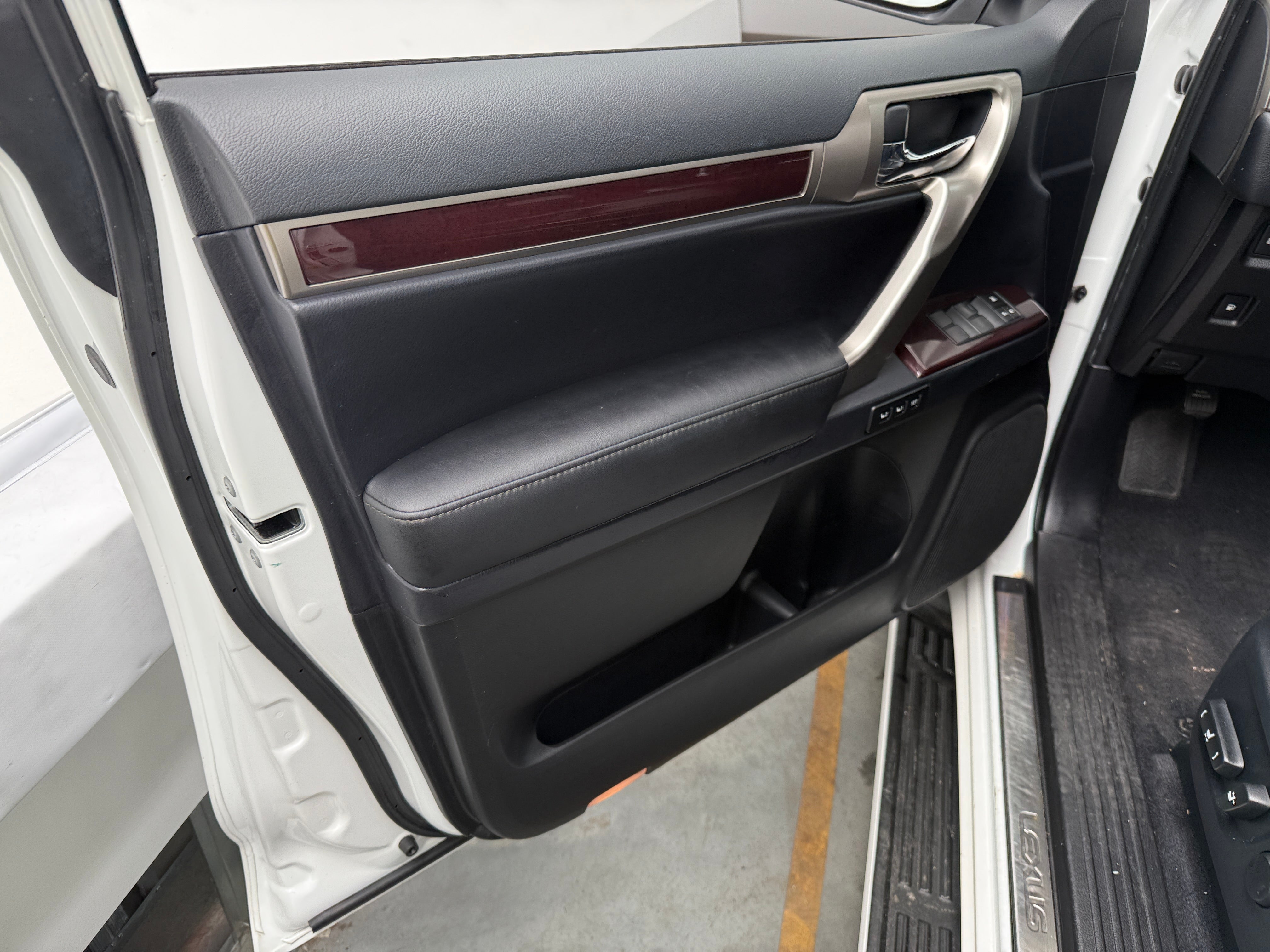 2017 Lexus GX Base - Photo 10