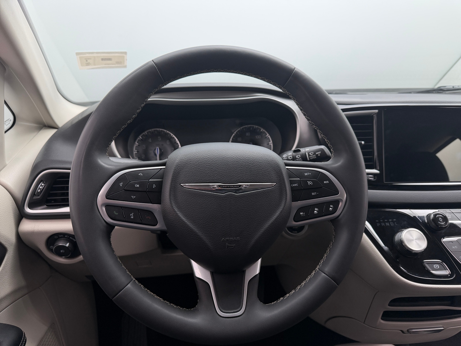 Thumbnail: 2023 Chrysler Pacifica - 4