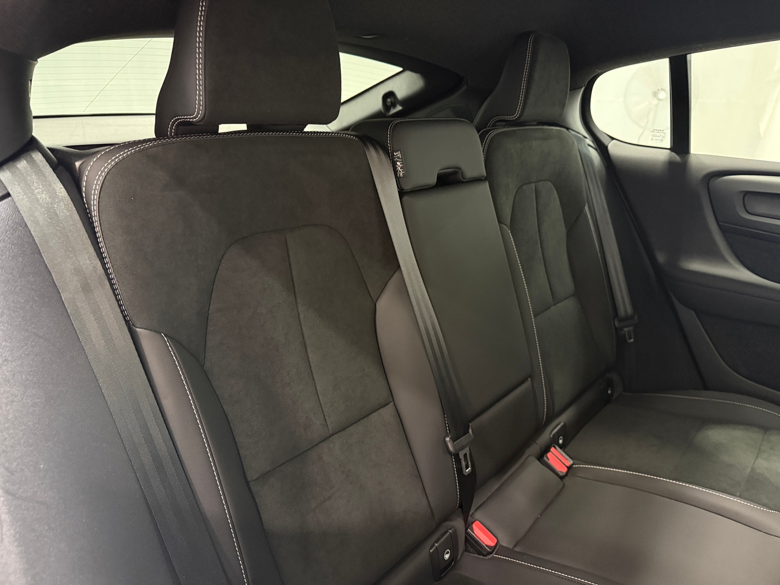 Thumbnail: 2023 Volvo C40 - 6
