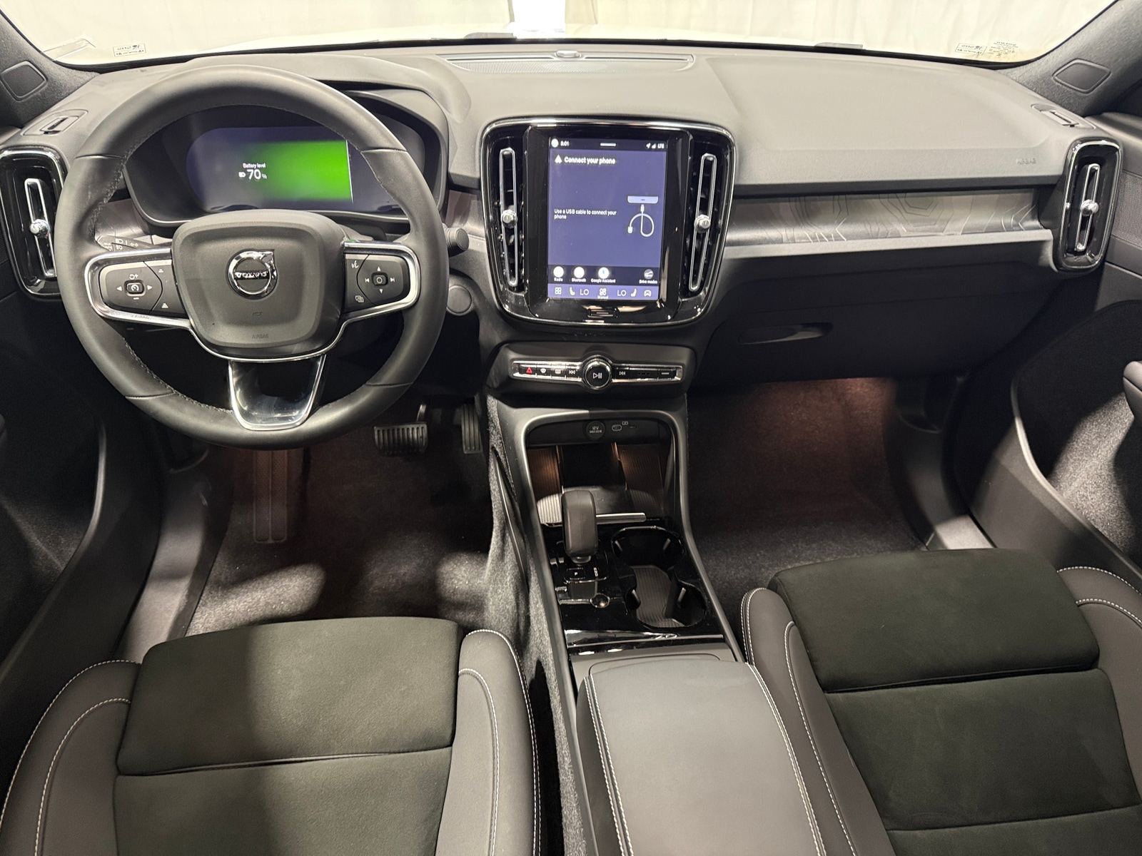 Thumbnail: 2023 Volvo C40 - 3