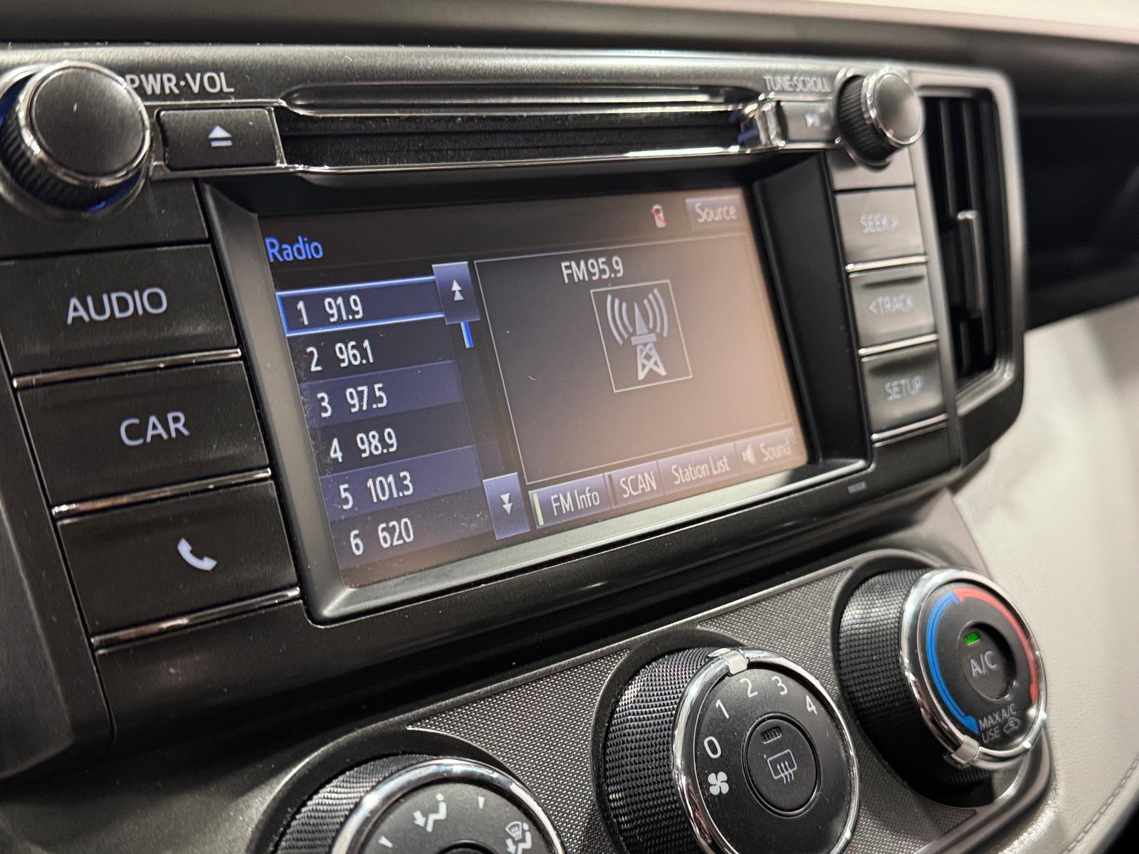Thumbnail: 2014 Toyota RAV4 - 4