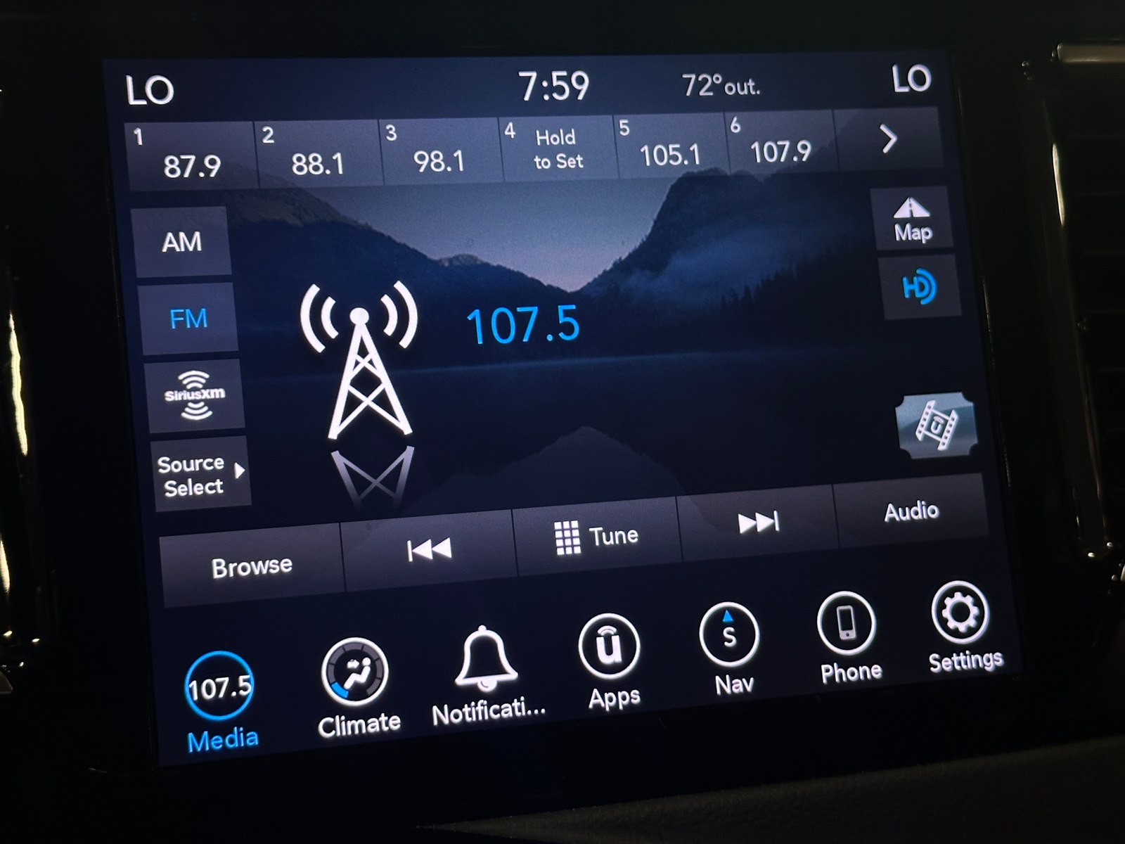 Thumbnail: 2019 Chrysler Pacifica - 3