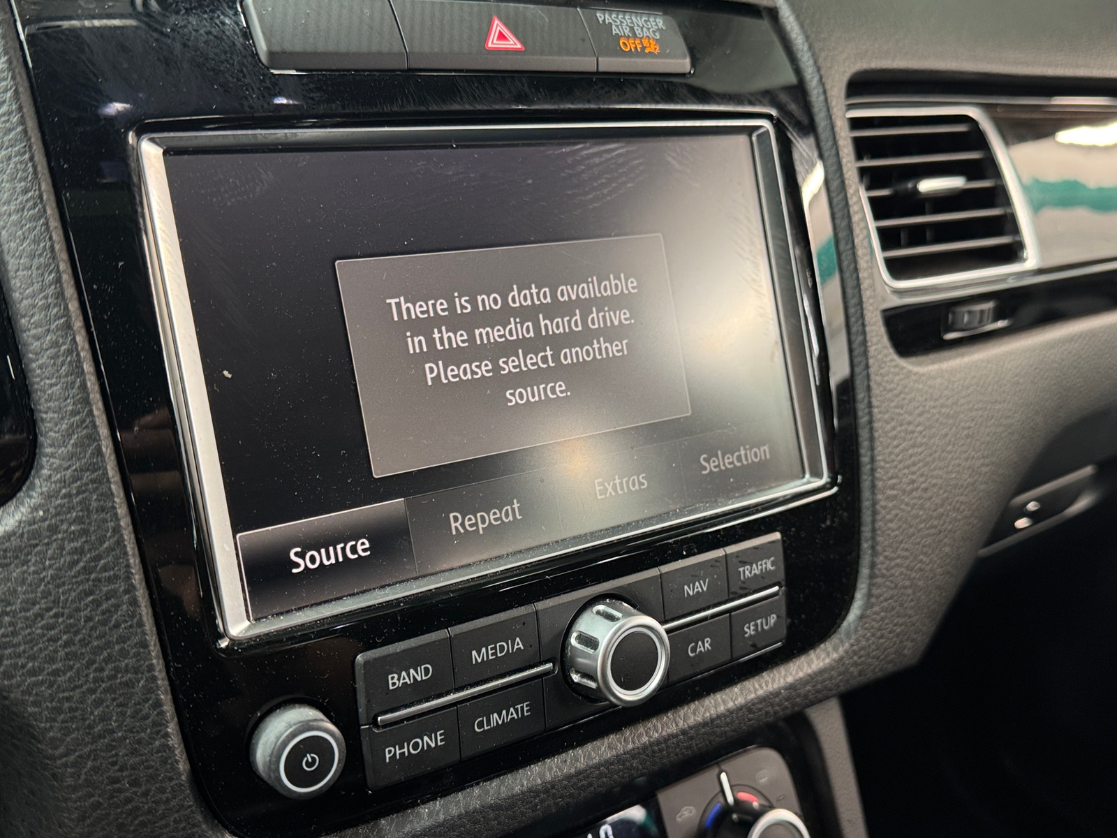 Thumbnail: 2014 Volkswagen Touareg - 4