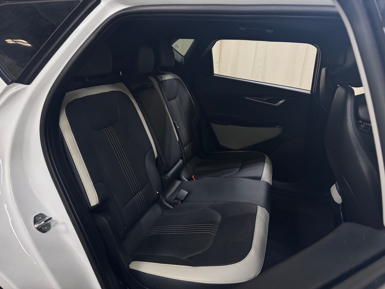 Thumbnail: 2023 Kia EV6 - 5