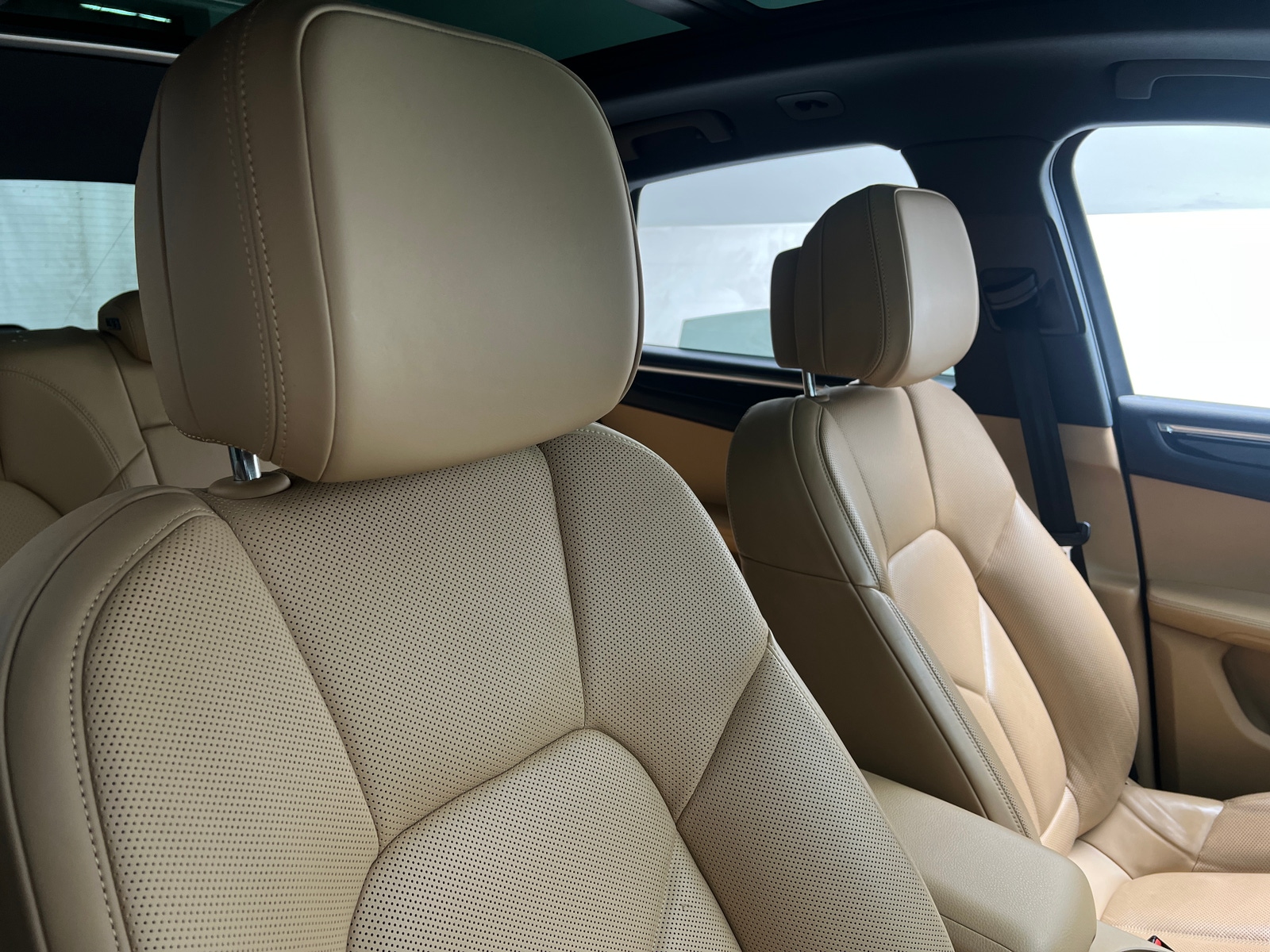 Thumbnail: 2016 Porsche Macan - 2