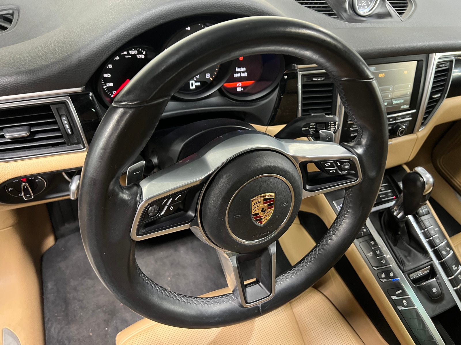 Thumbnail: 2016 Porsche Macan - 5