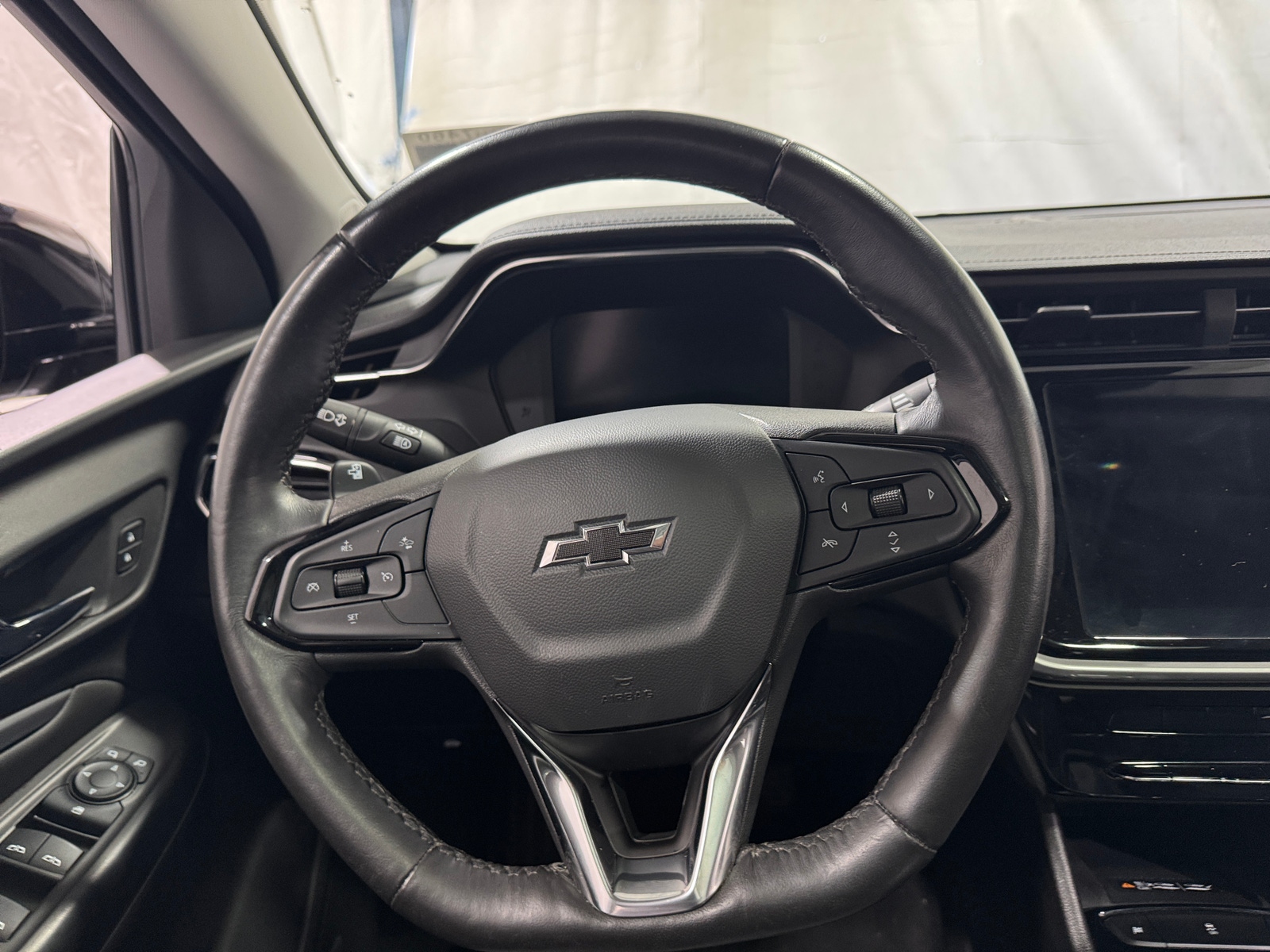 Thumbnail: 2023 Chevrolet Bolt EUV - 4