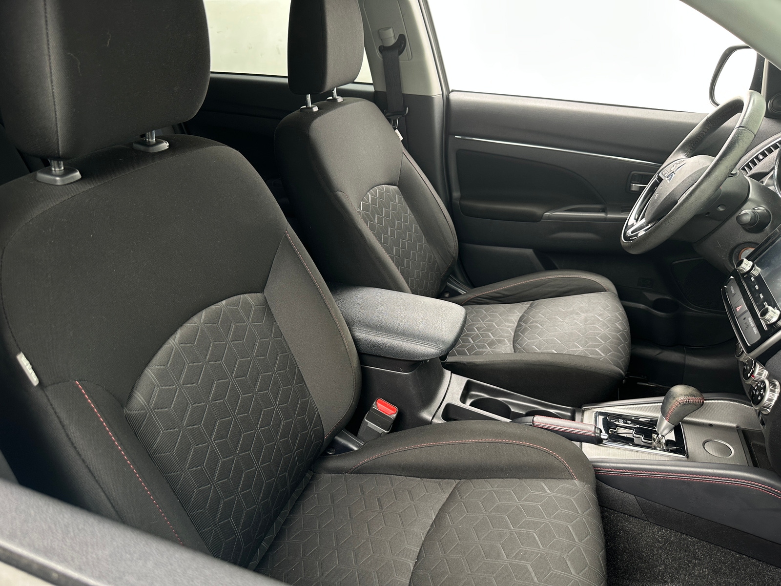Thumbnail: 2021 Mitsubishi Outlander Sport - 2