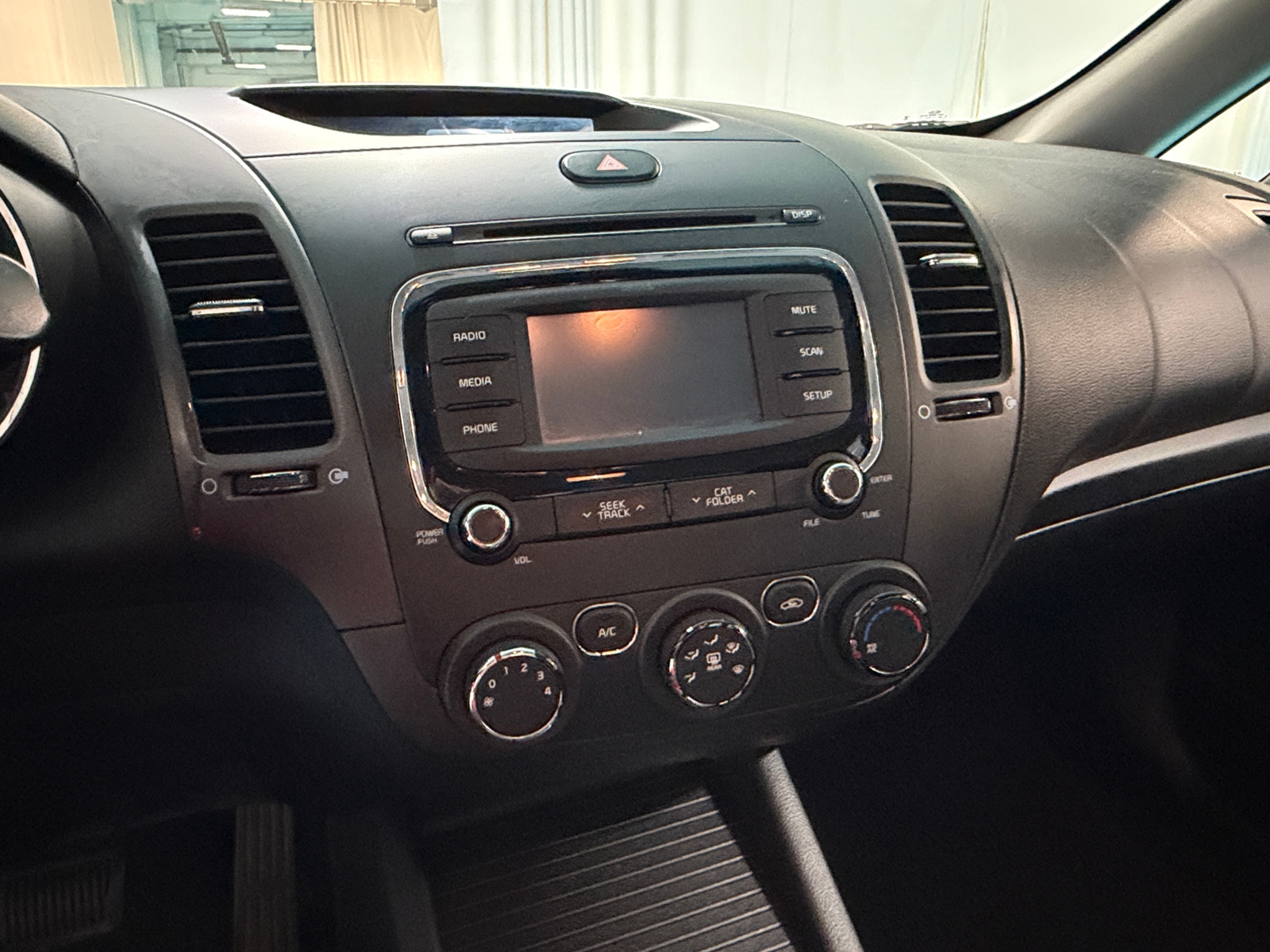 Thumbnail: 2017 Kia Forte - 4