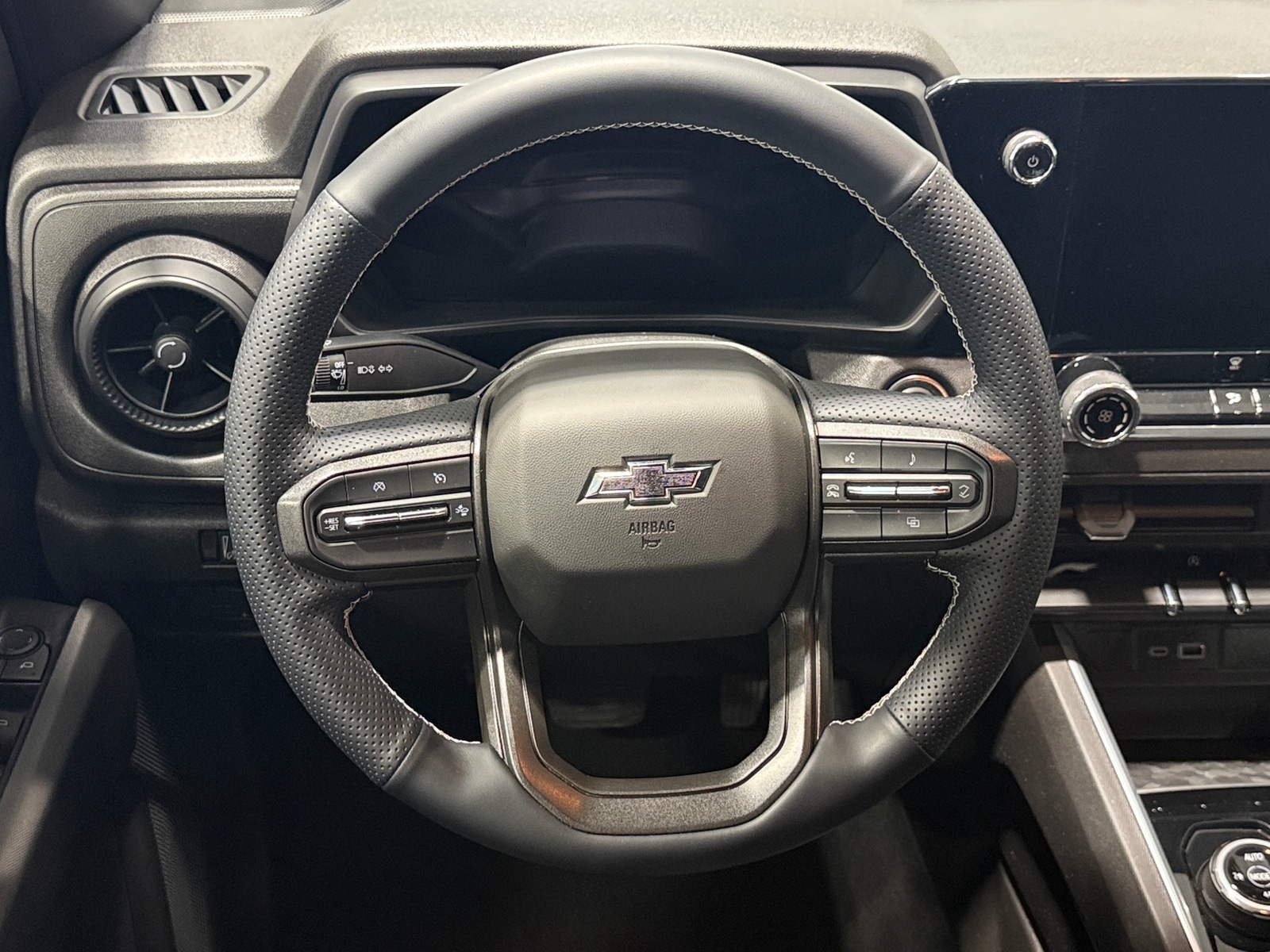 Thumbnail: 2024 Chevrolet Colorado - 5