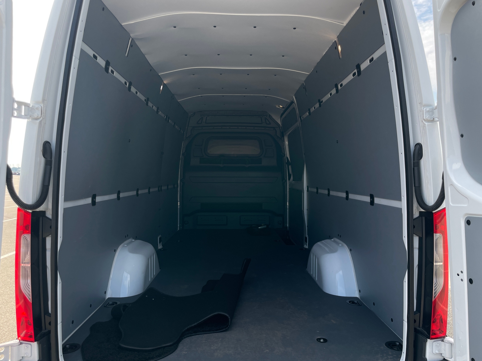 Thumbnail: 2024 Mercedes-Benz eSprinter - 6