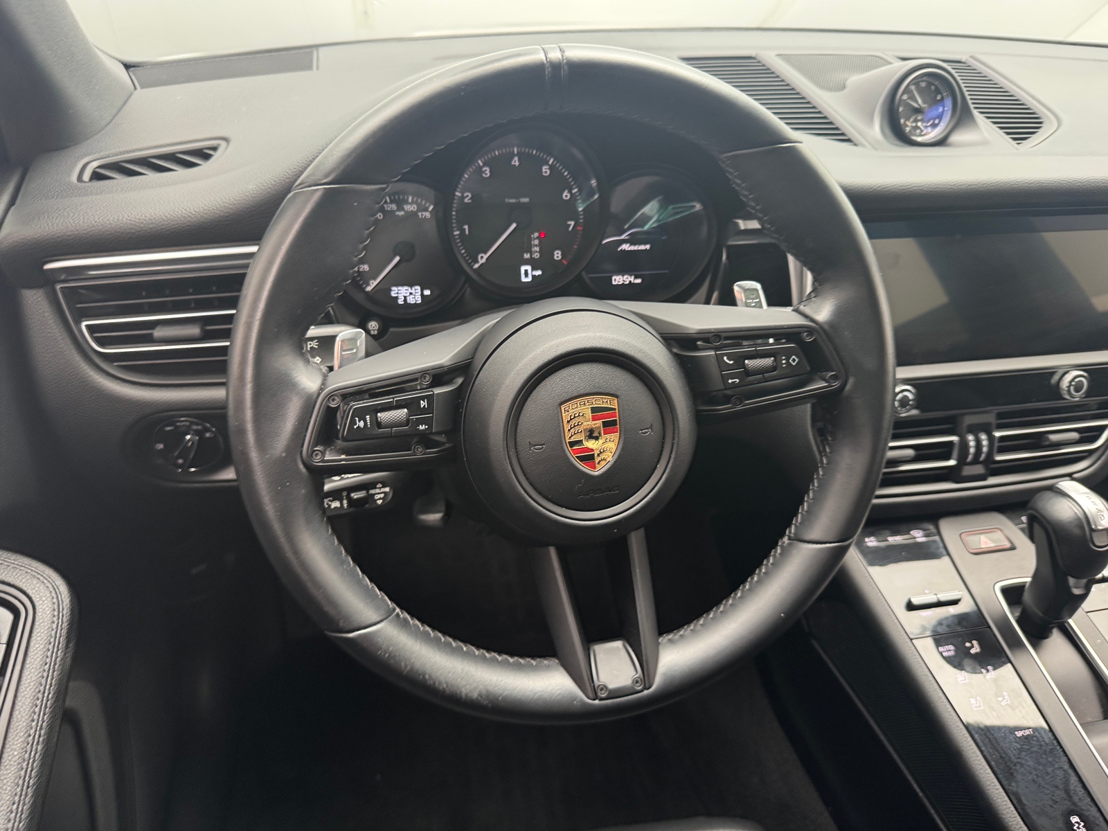 Thumbnail: 2023 Porsche Macan - 4