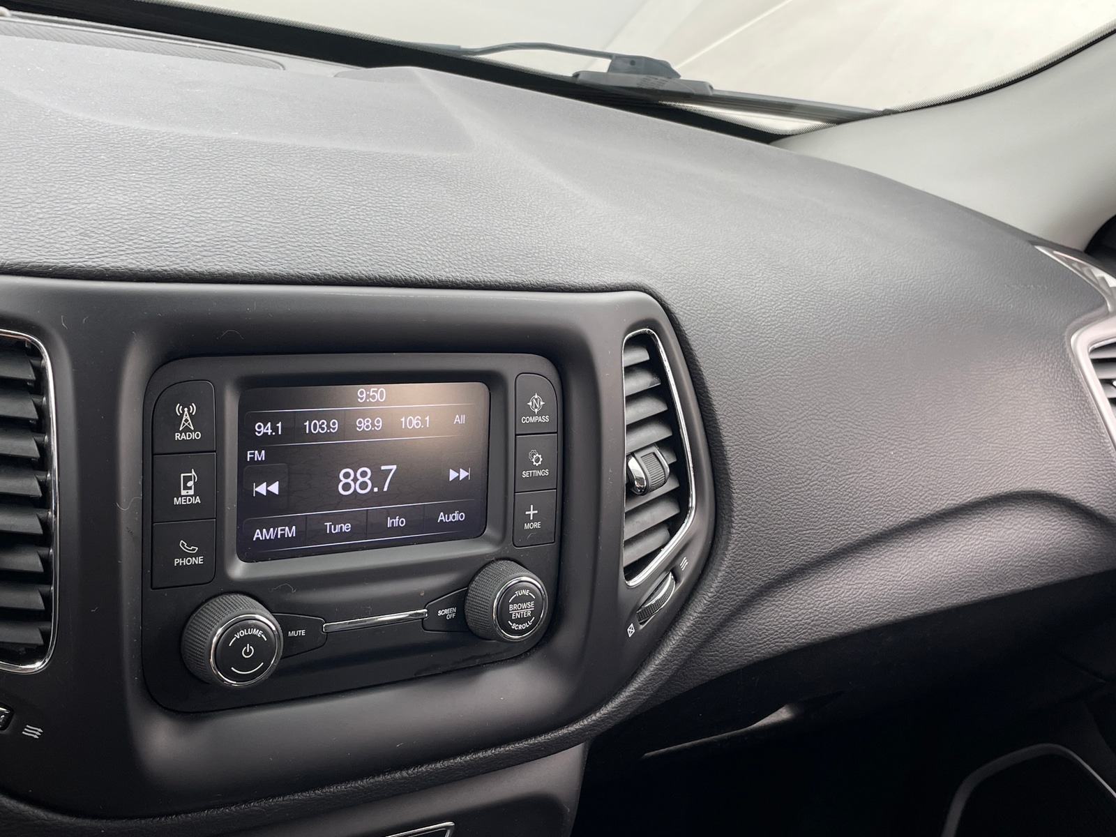 Thumbnail: 2018 Jeep Compass - 4