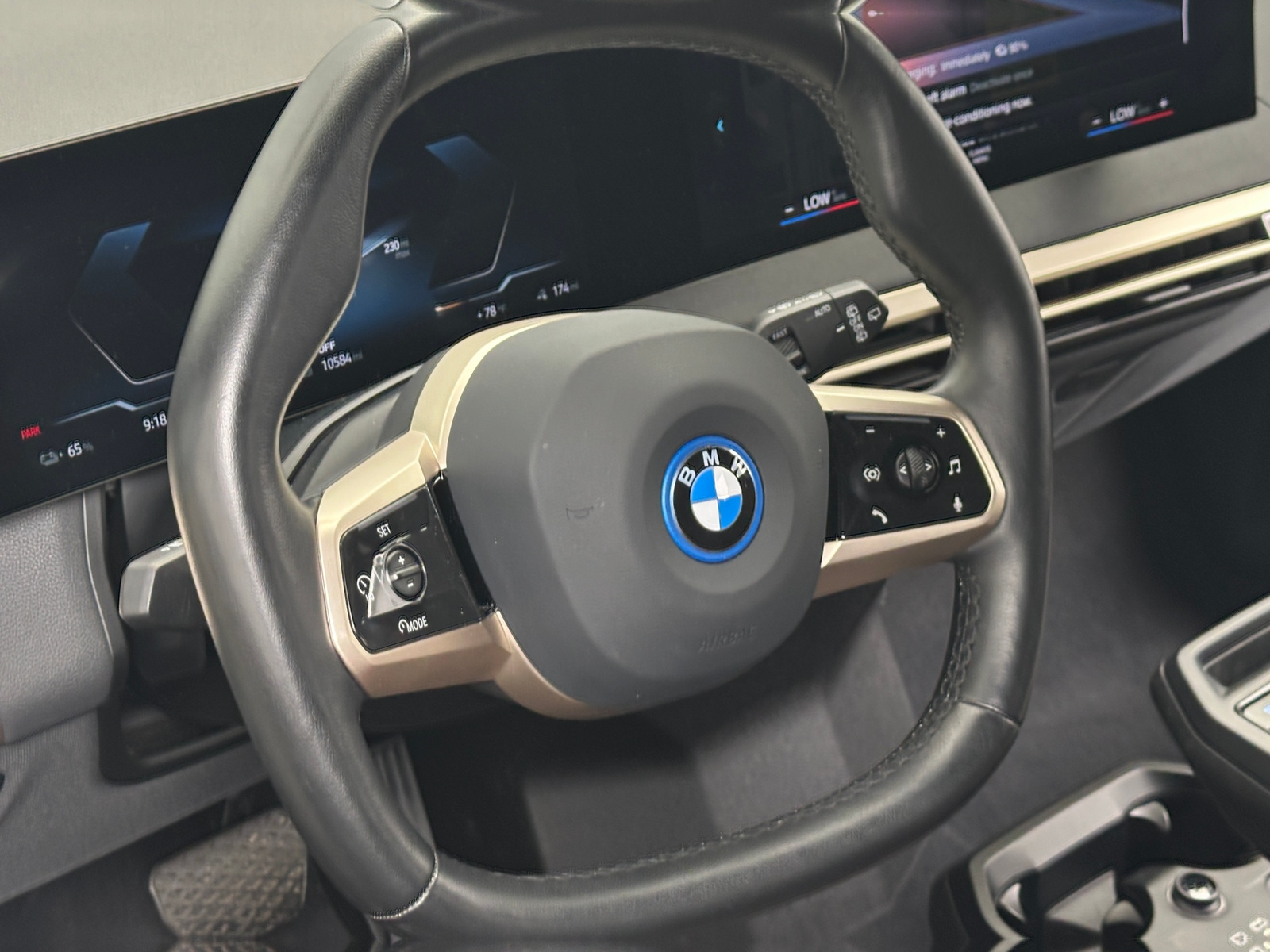 Thumbnail: 2022 BMW iX - 4